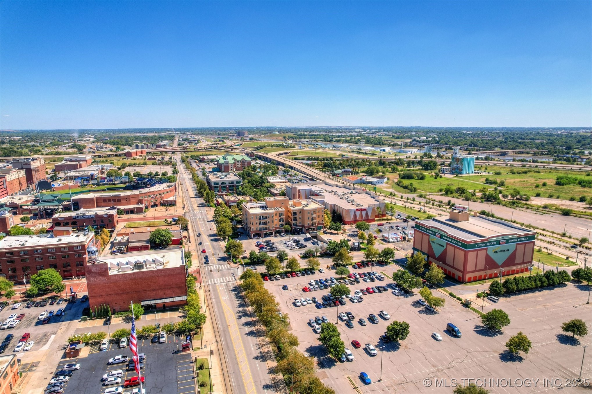 200 S Oklahoma 302 Property Photo 8