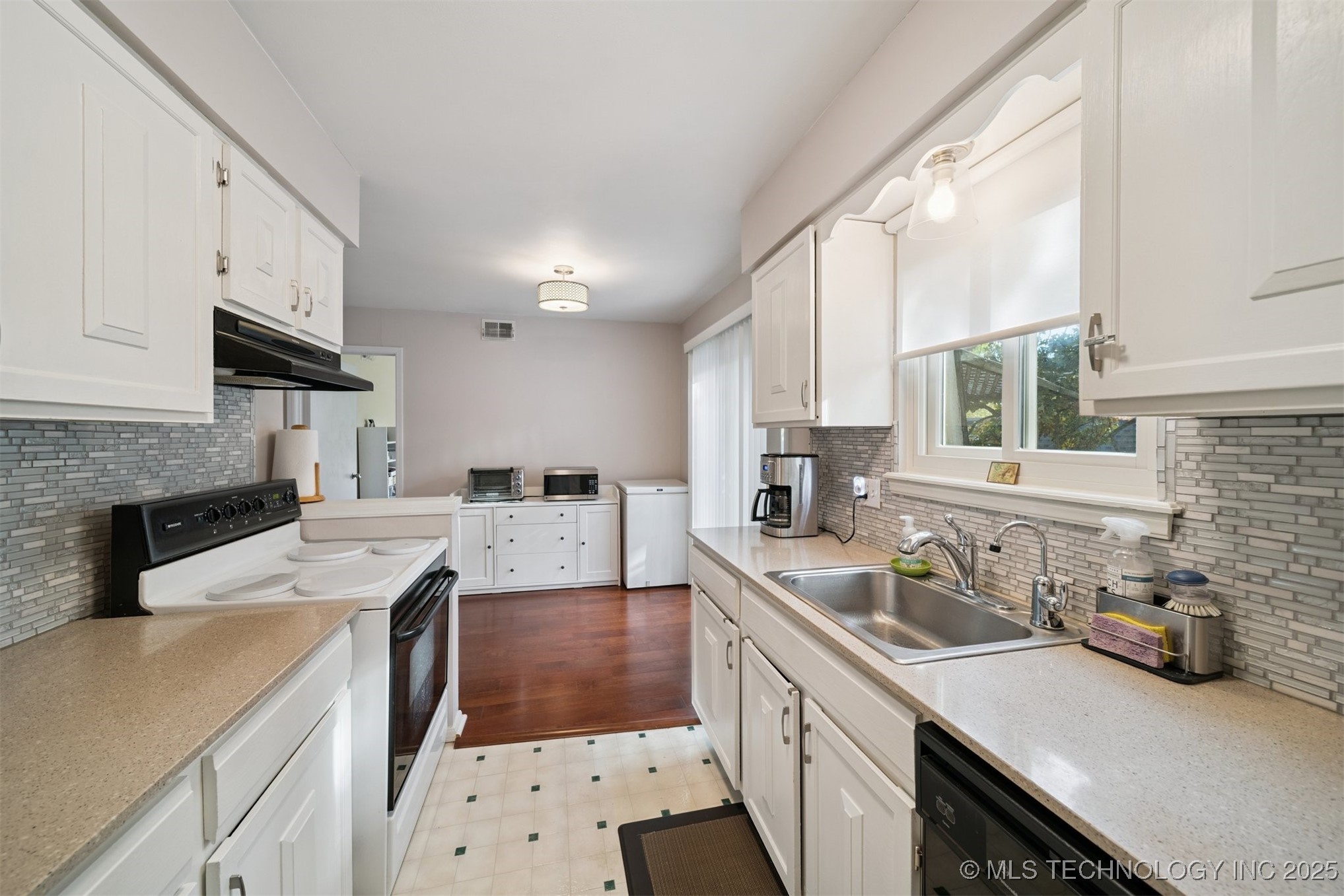 4442 E 68th Street 488 Property Photo 11