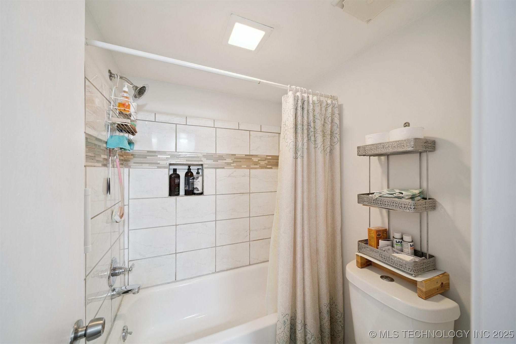 4442 E 68th Street 488 Property Photo 15