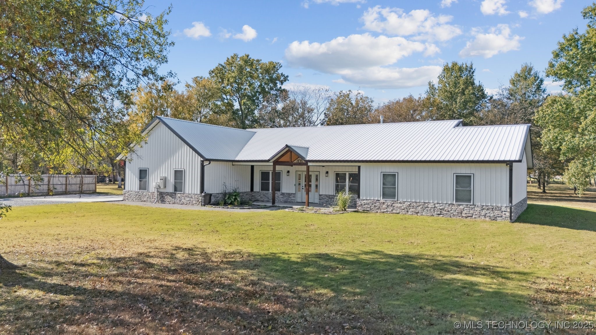 981 Elm Circle Property Photo 1