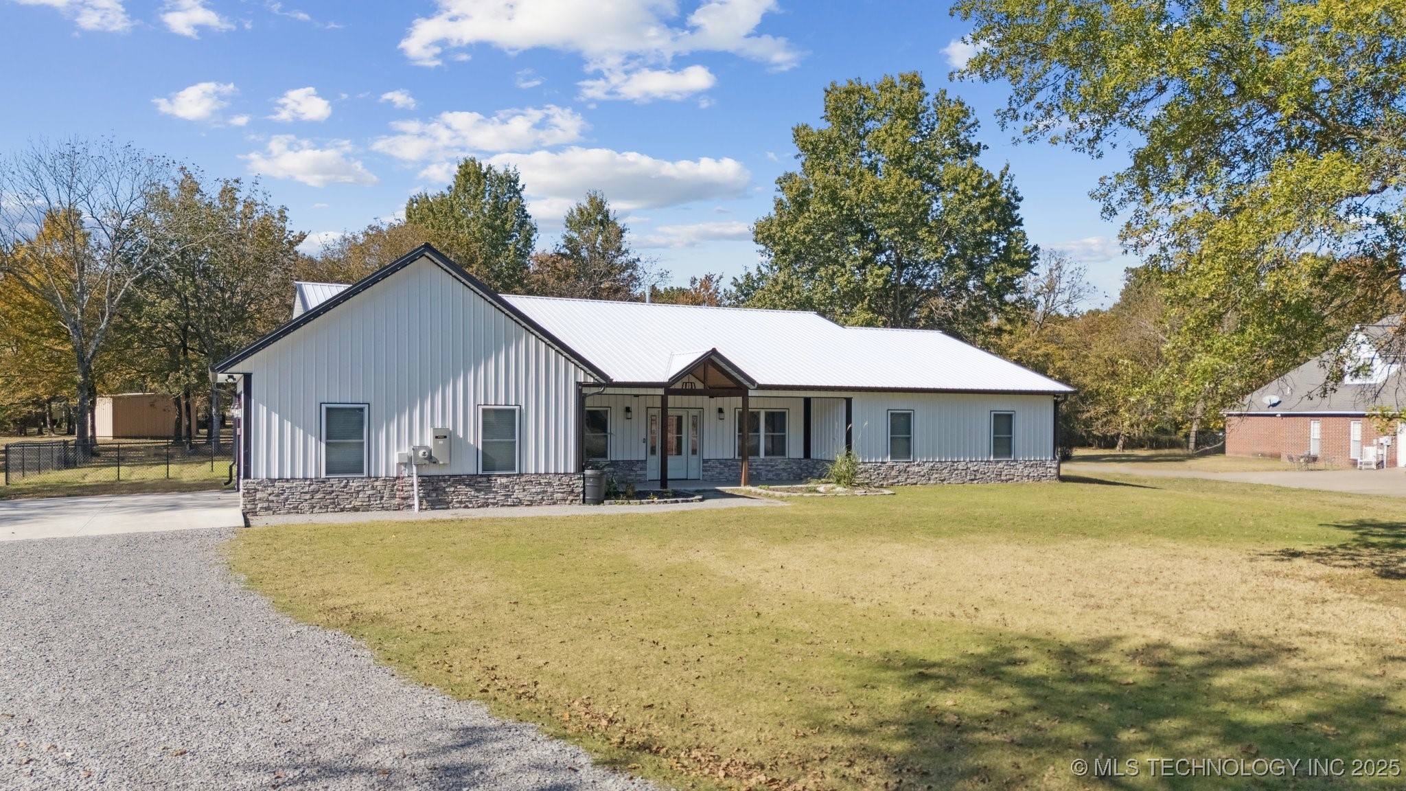 981 Elm Circle Property Photo 2