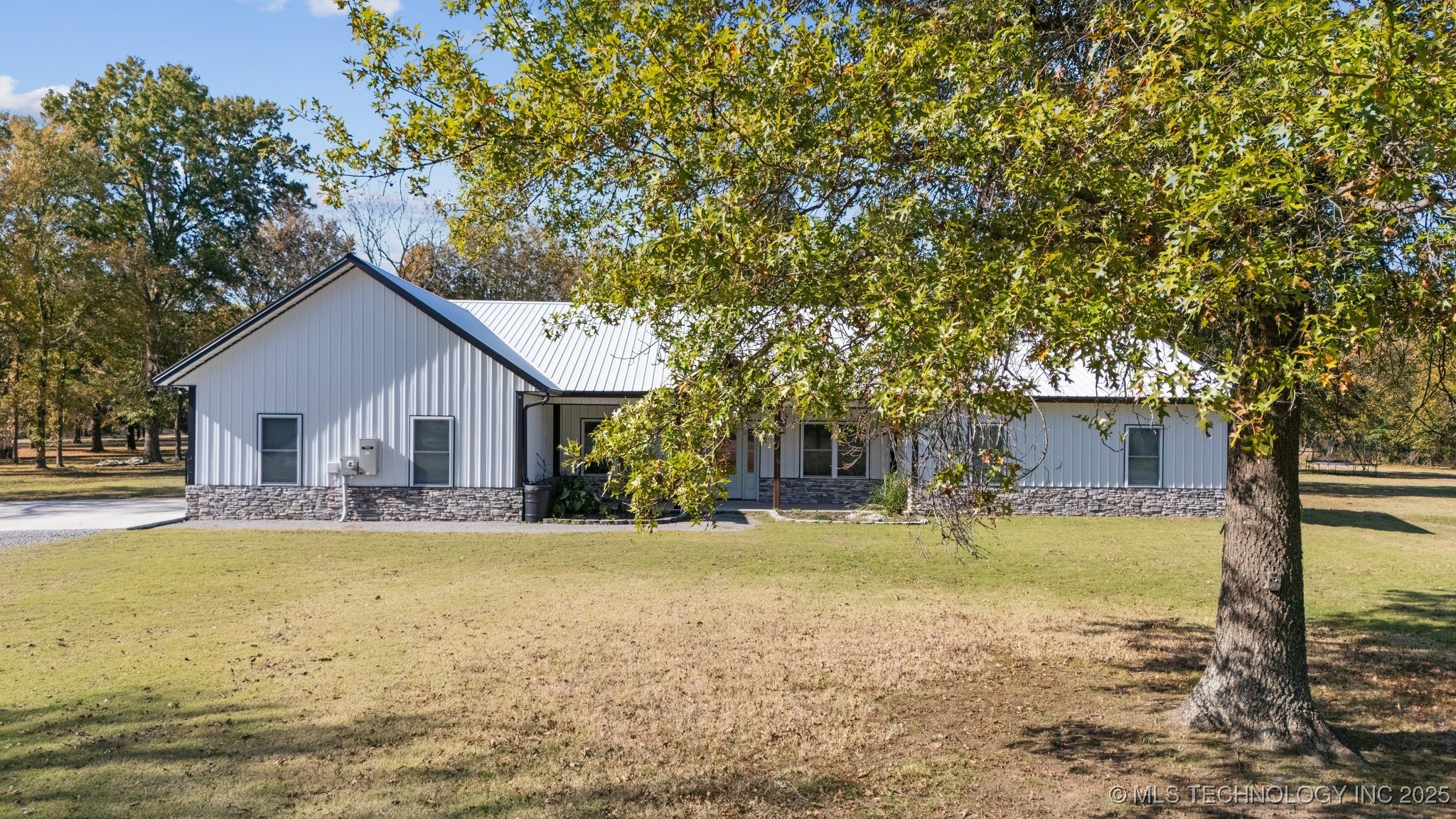 981 Elm Circle Property Photo 3