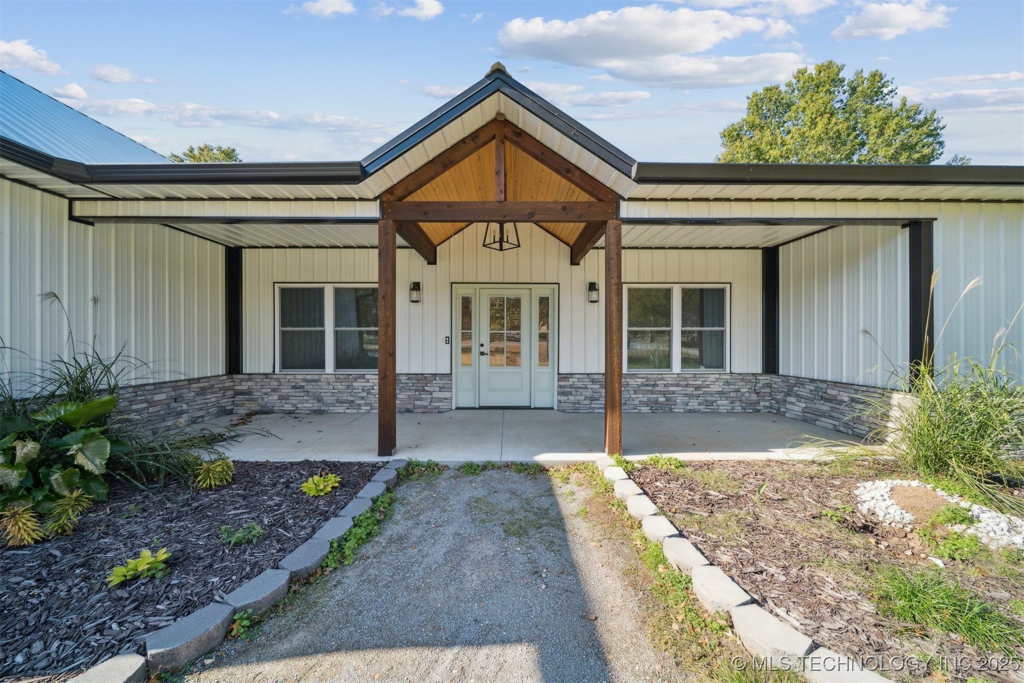 981 Elm Circle Property Photo 4