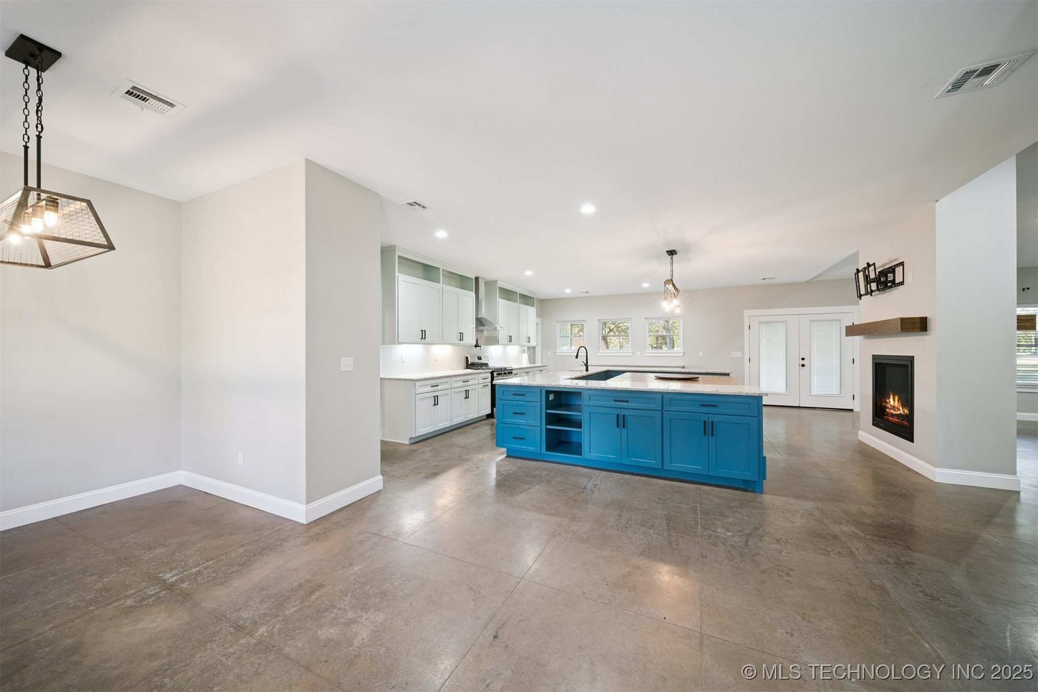 981 Elm Circle Property Photo 6