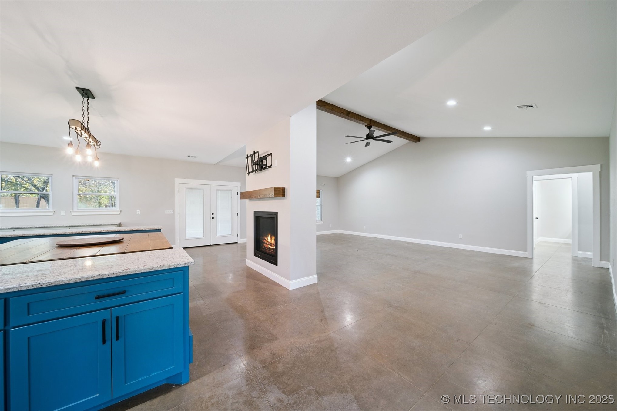 981 Elm Circle Property Photo 8