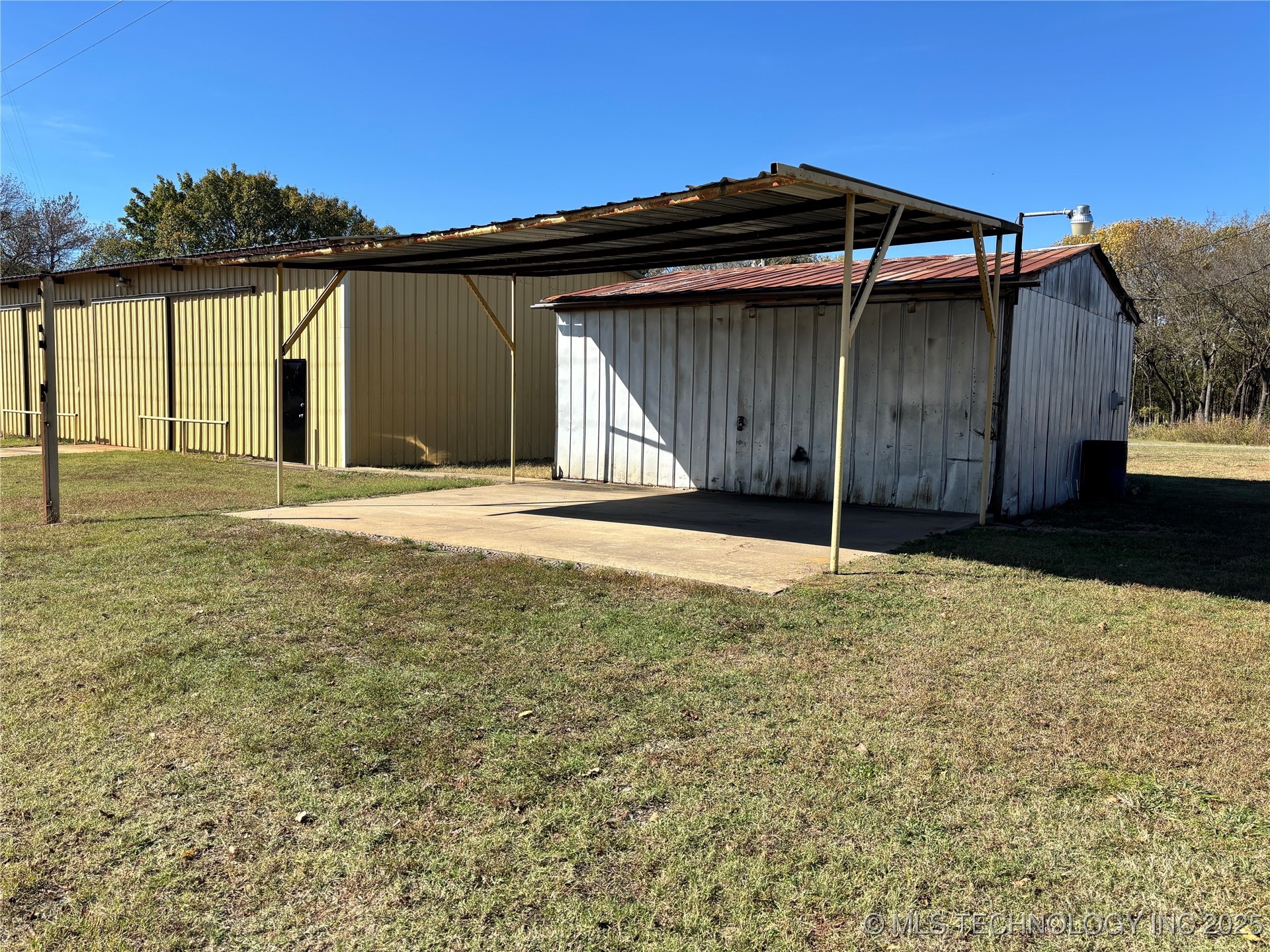 12031 Oktaha Road Property Photo 4