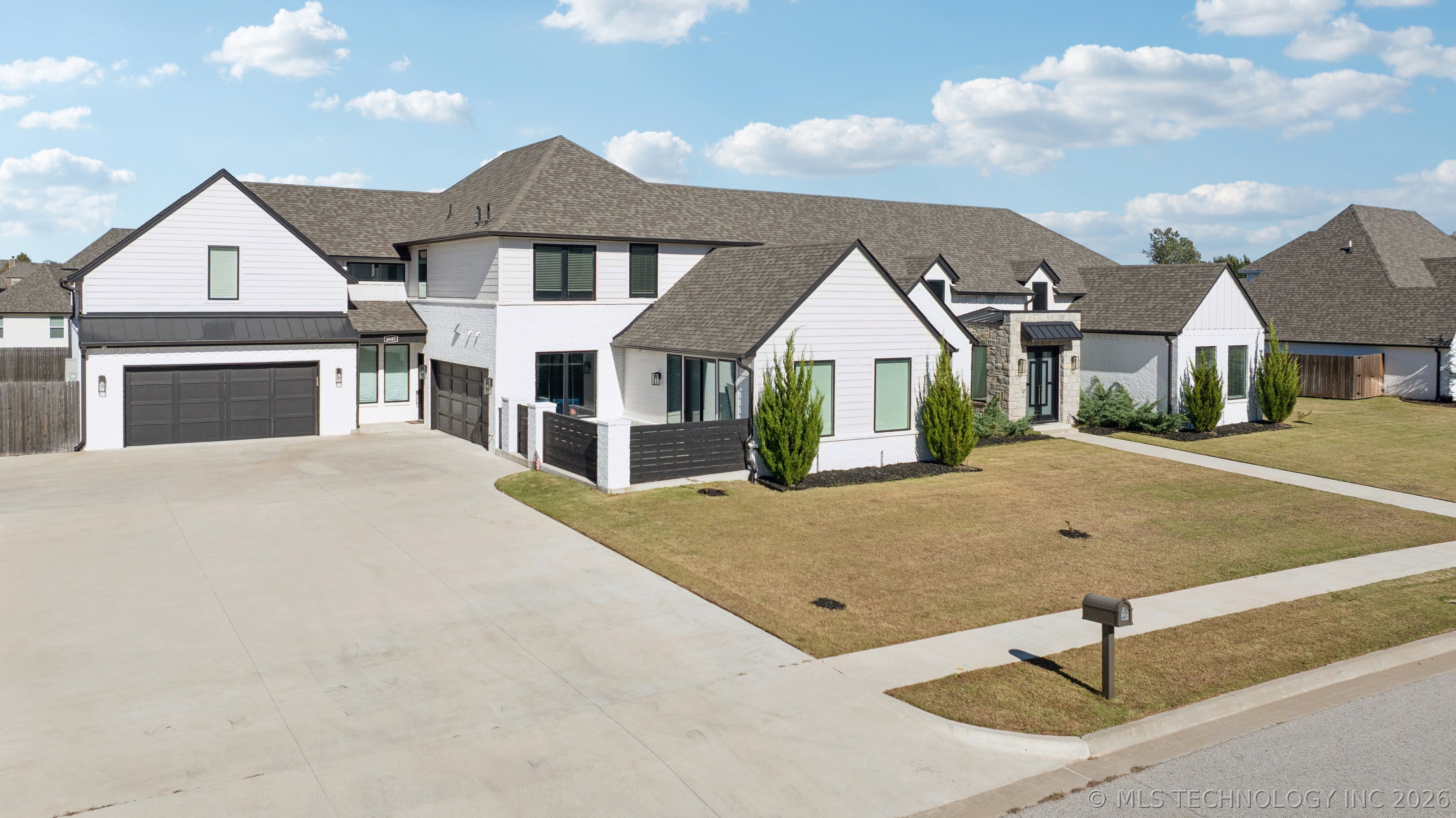 6685 E 128th Street Property Photo 1