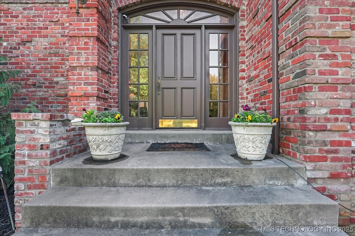 6167 S New Haven Avenue Property Photo 6