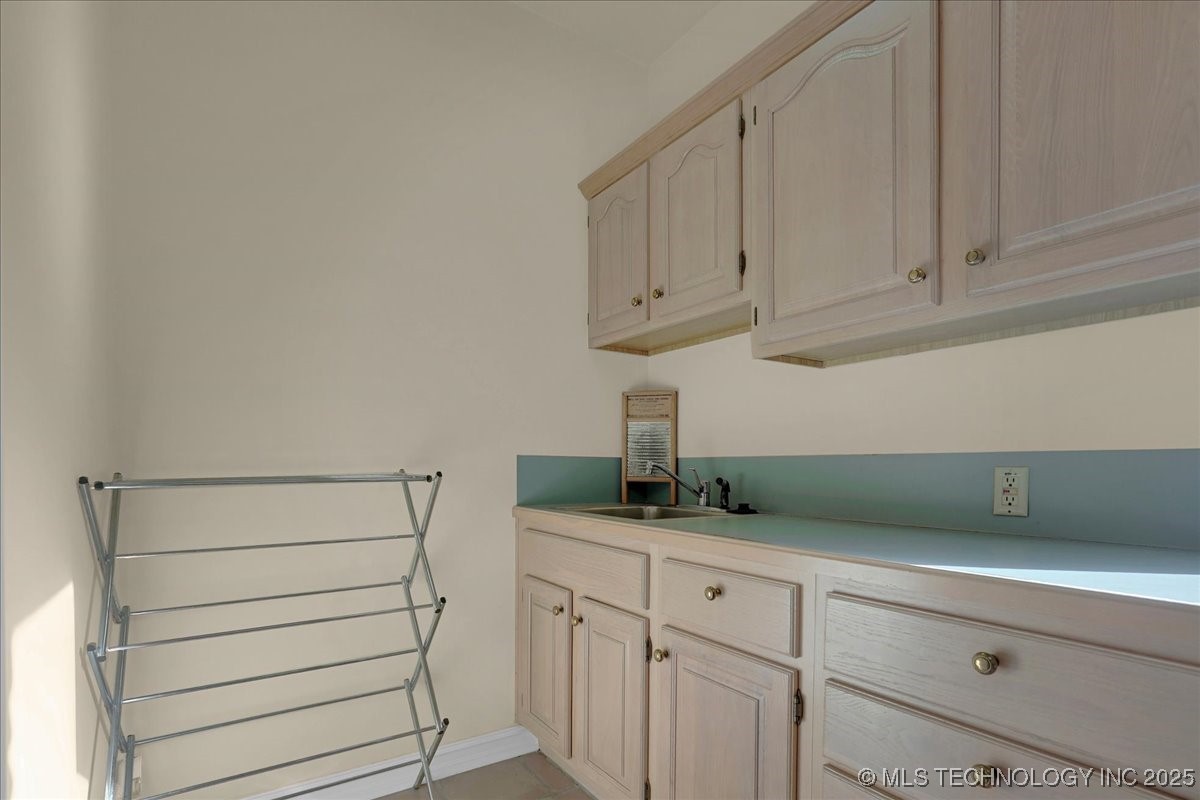 6167 S New Haven Avenue Property Photo 27