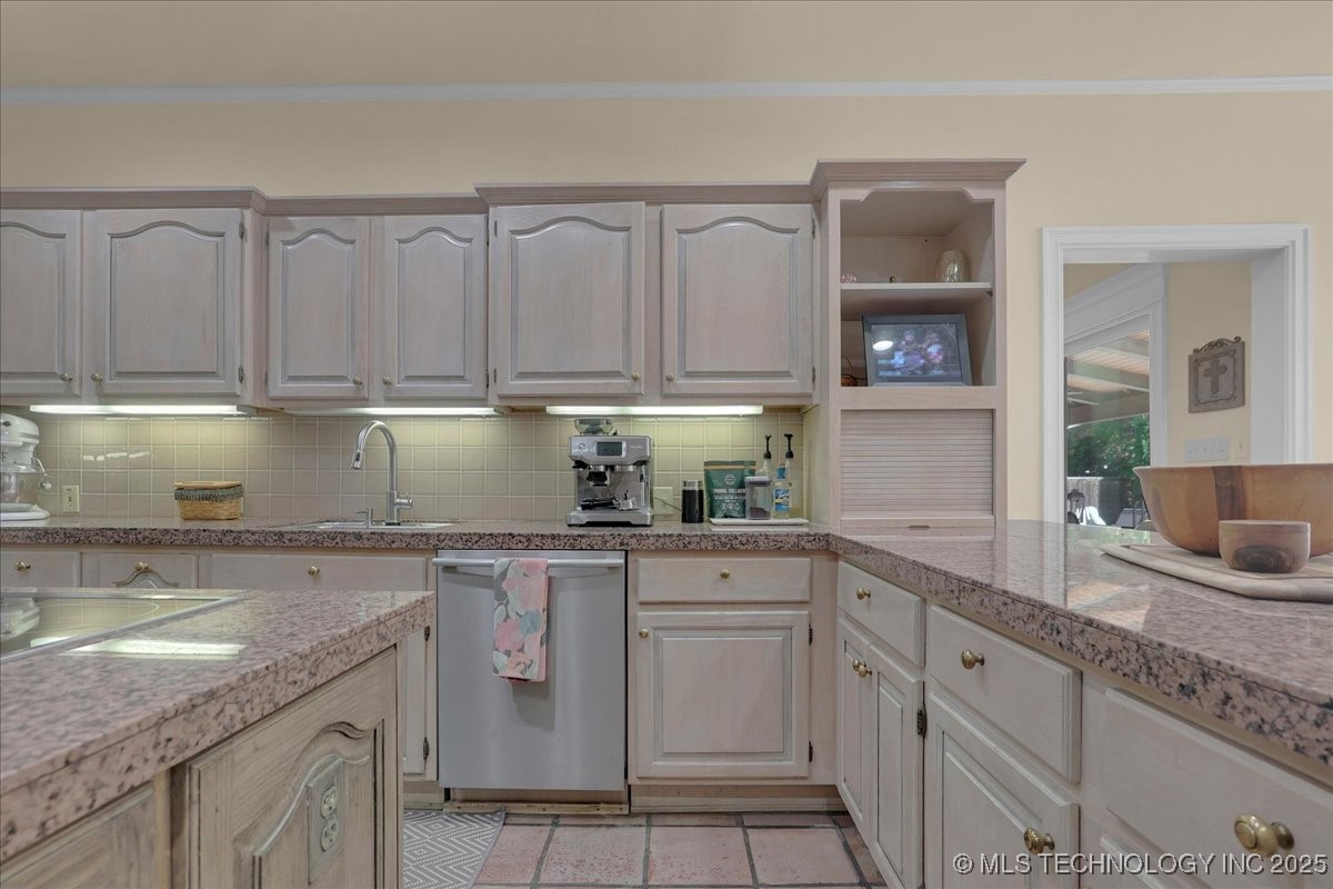 6167 S New Haven Avenue Property Photo 34