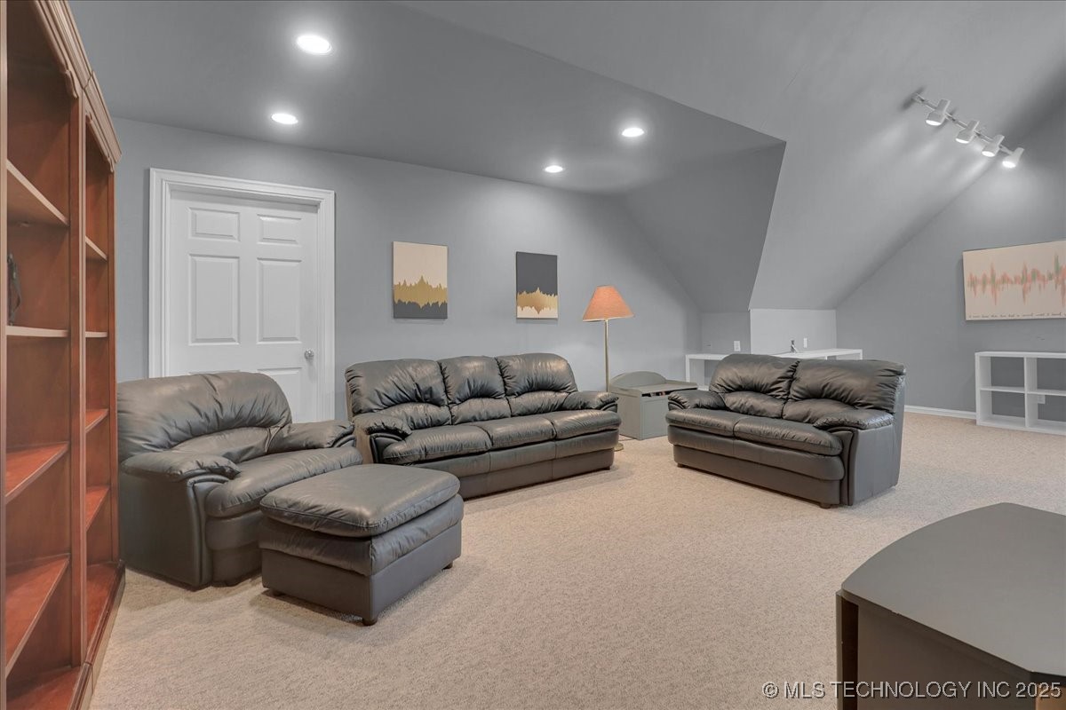 6167 S New Haven Avenue Property Photo 64