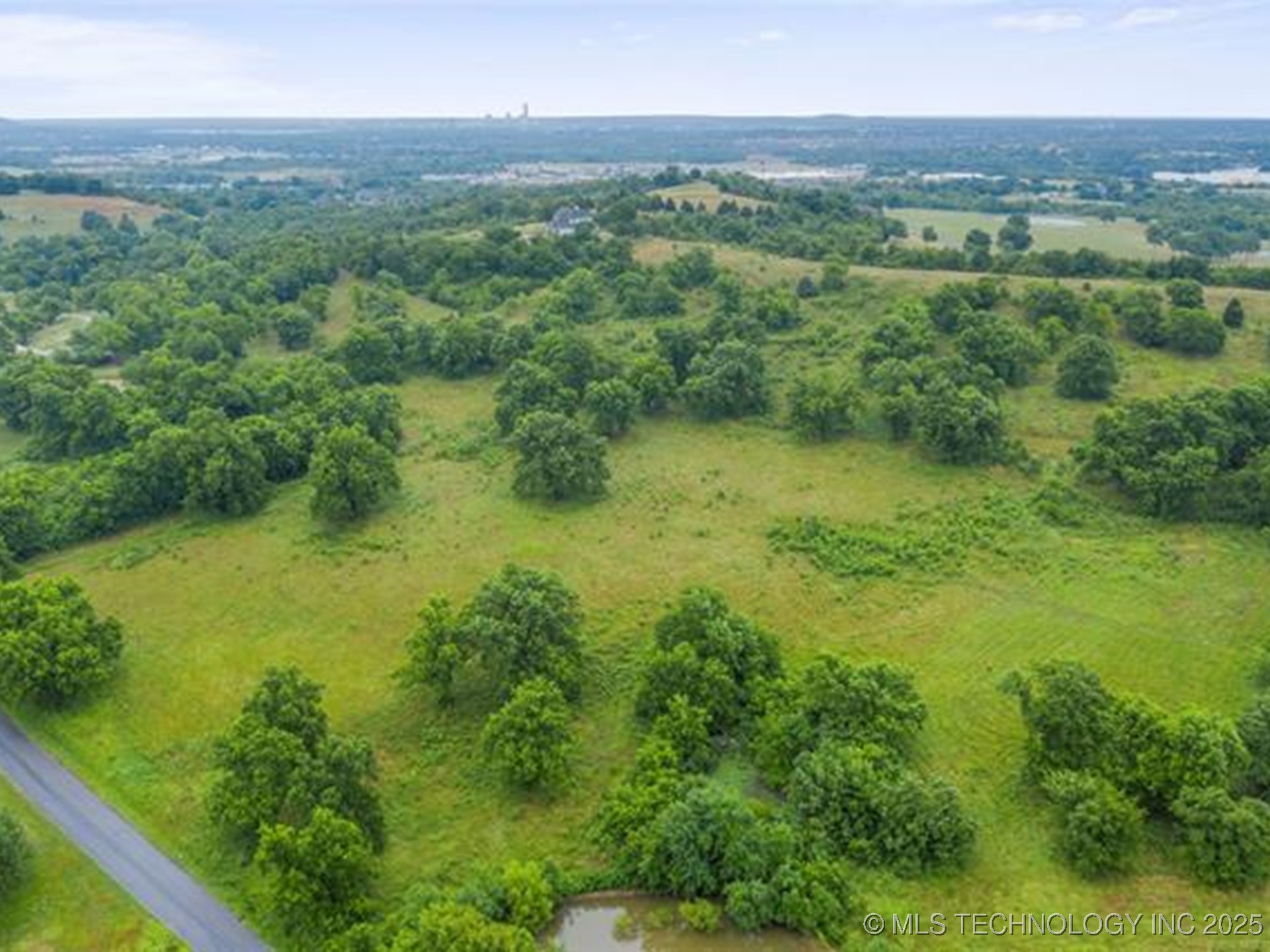 12933 S 33rd West Avenue Property Photo 12