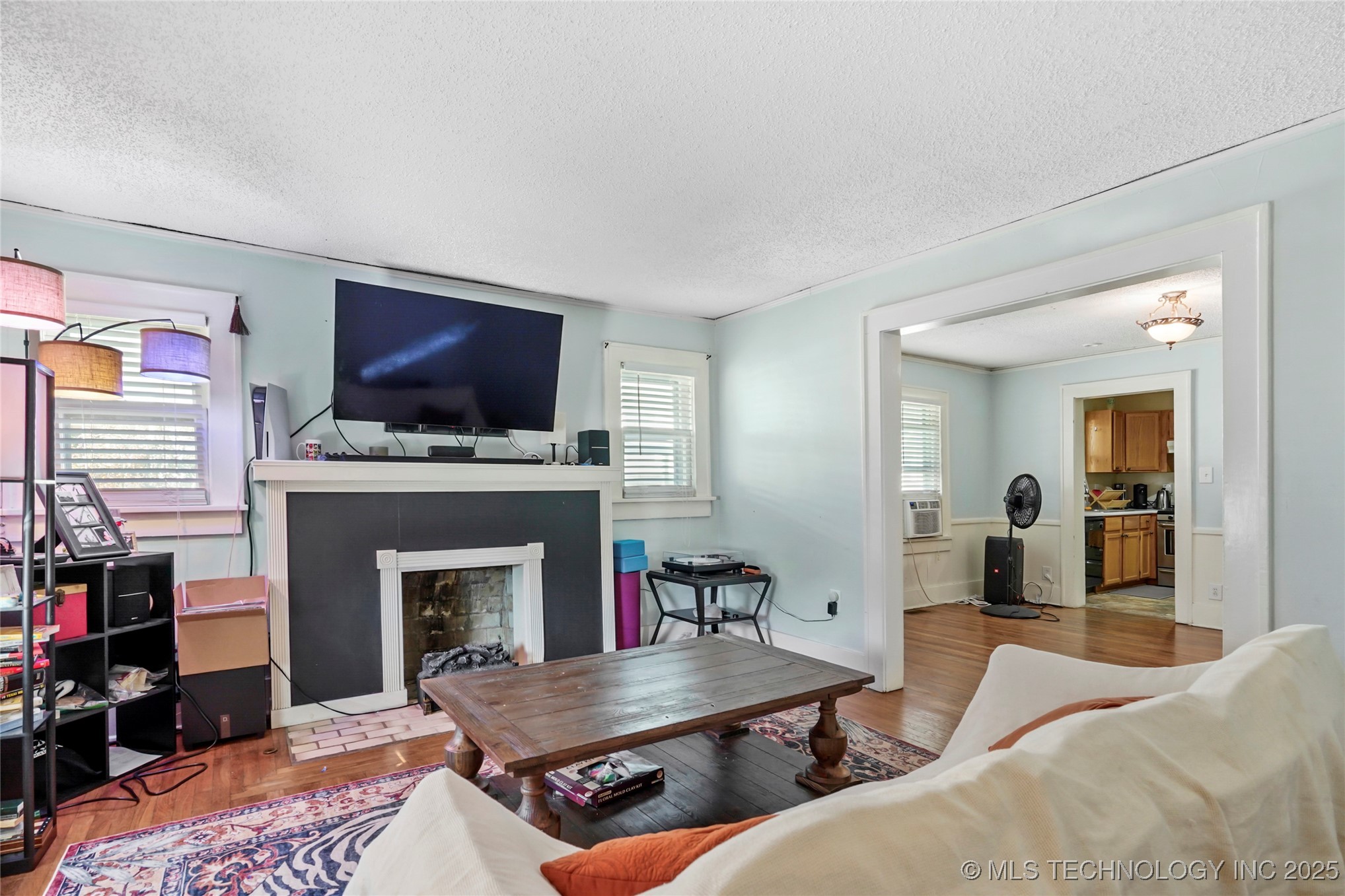 1715 S St Louis Avenue Property Photo 3