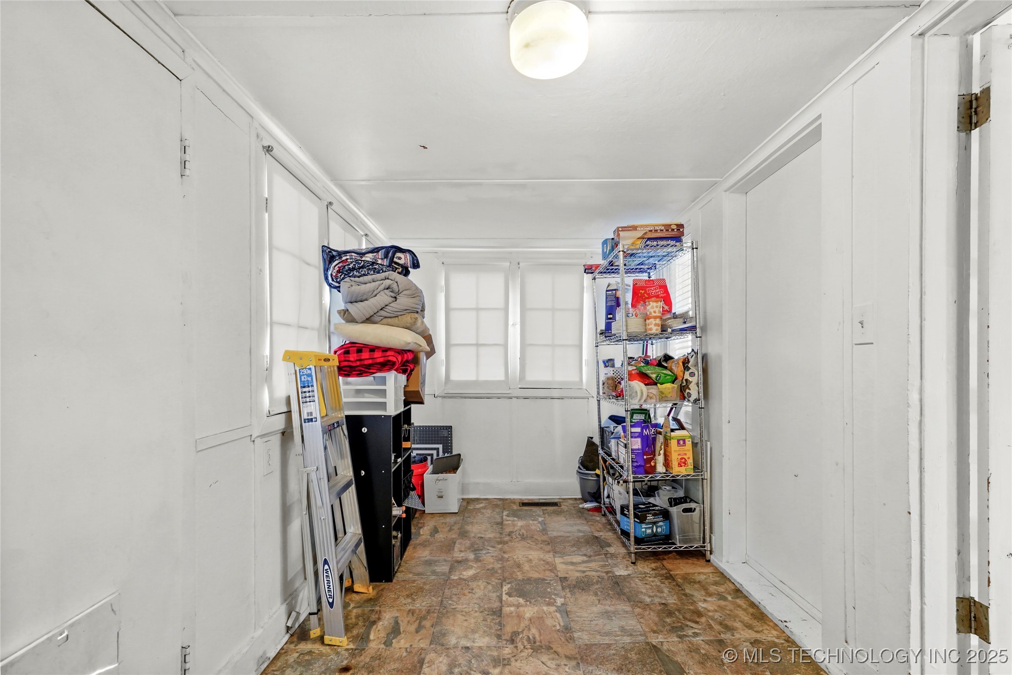 1715 S St Louis Avenue Property Photo 13