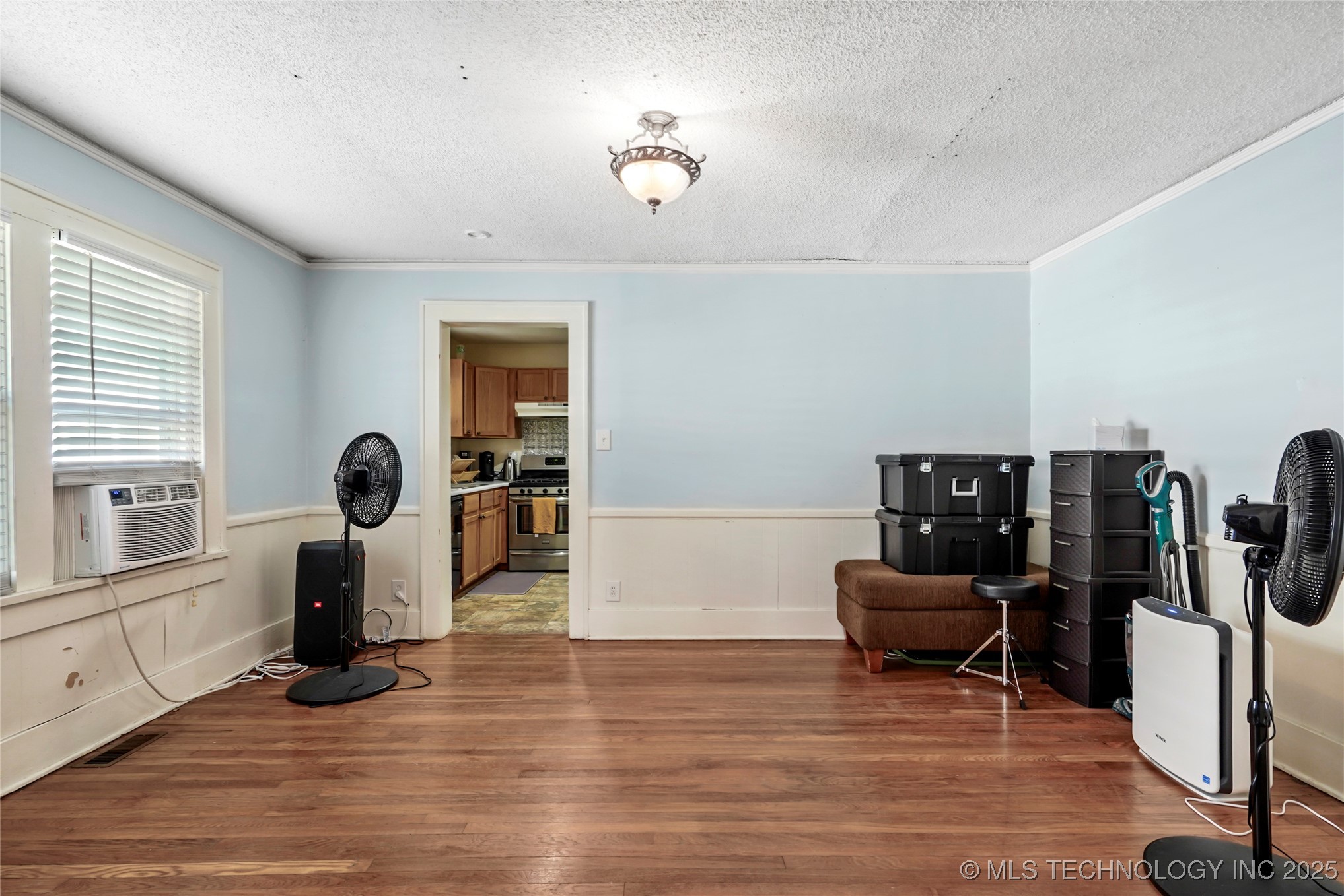 1715 S St Louis Avenue Property Photo 14