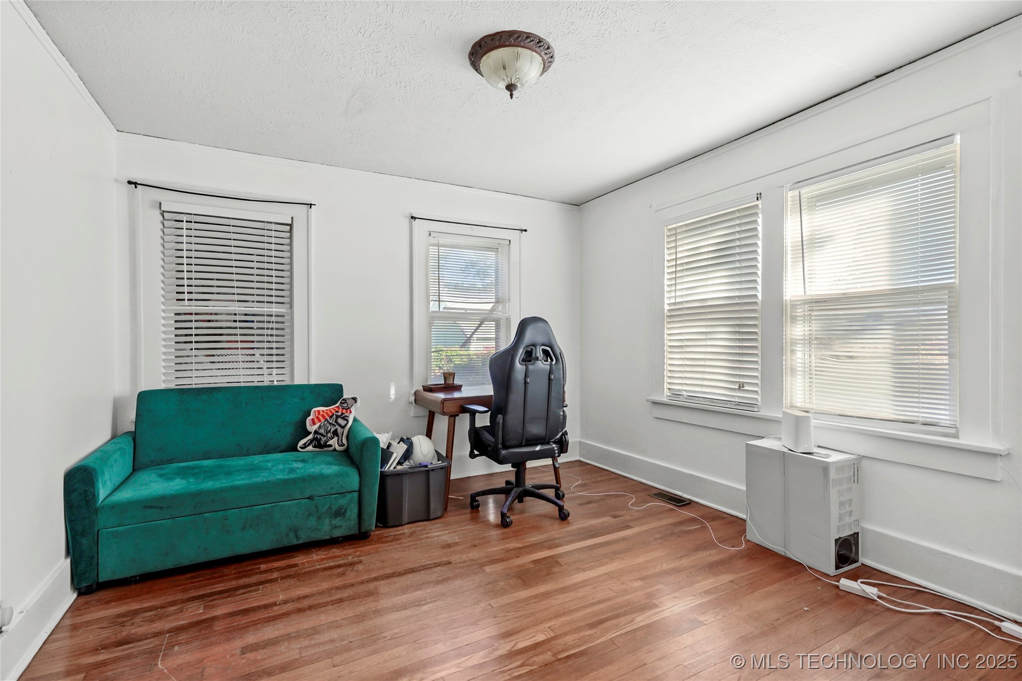 1715 S St Louis Avenue Property Photo 15