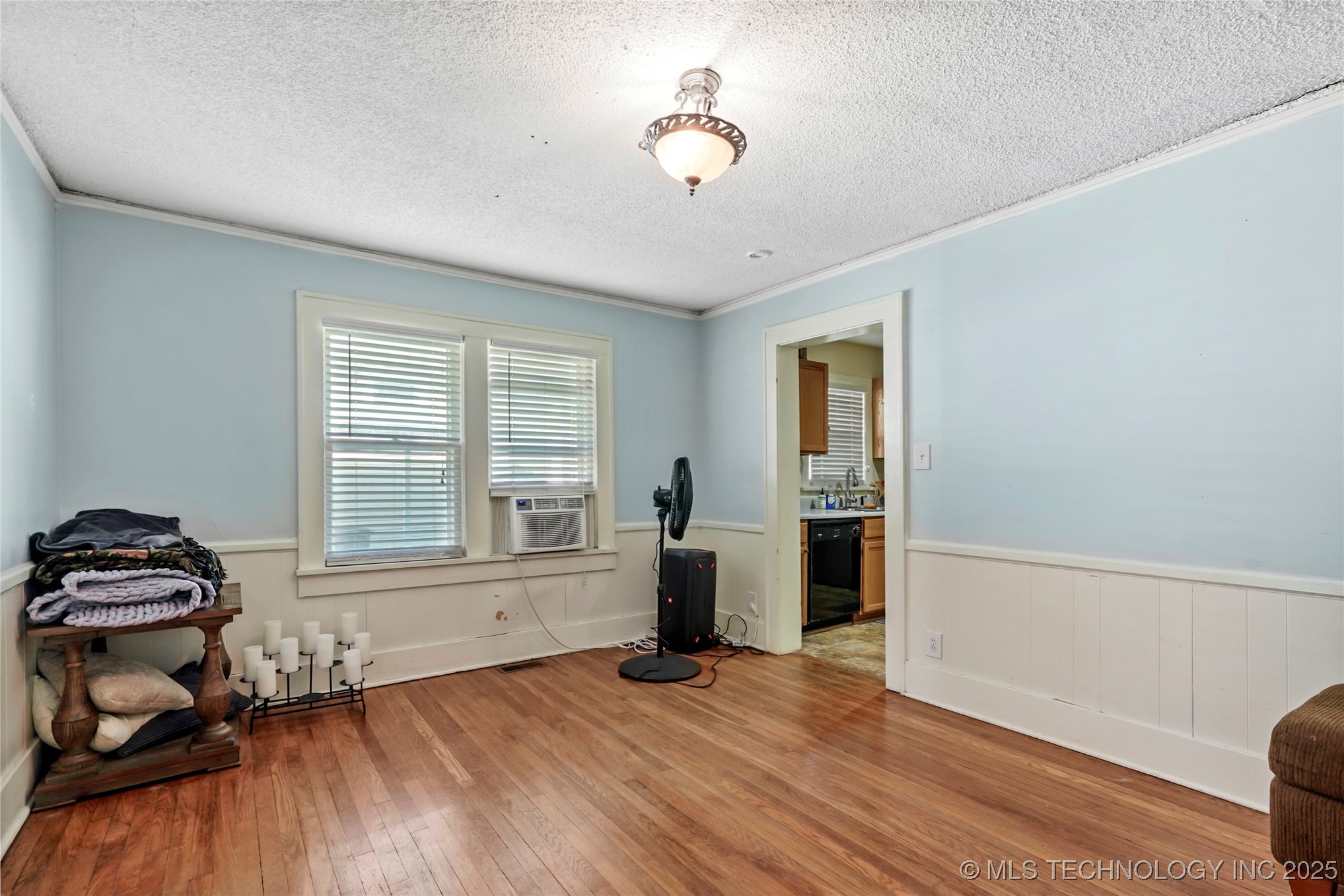 1715 S St Louis Avenue Property Photo 16