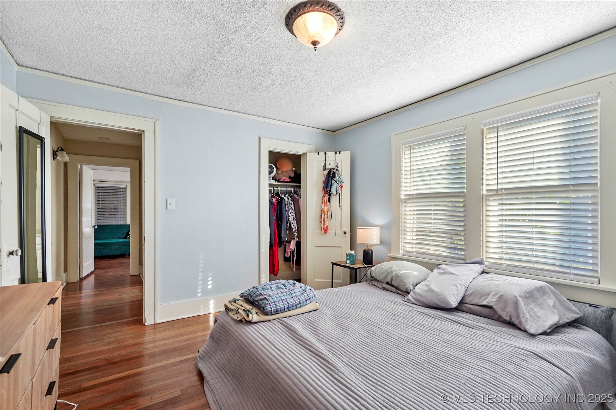 1715 S St Louis Avenue Property Photo 17