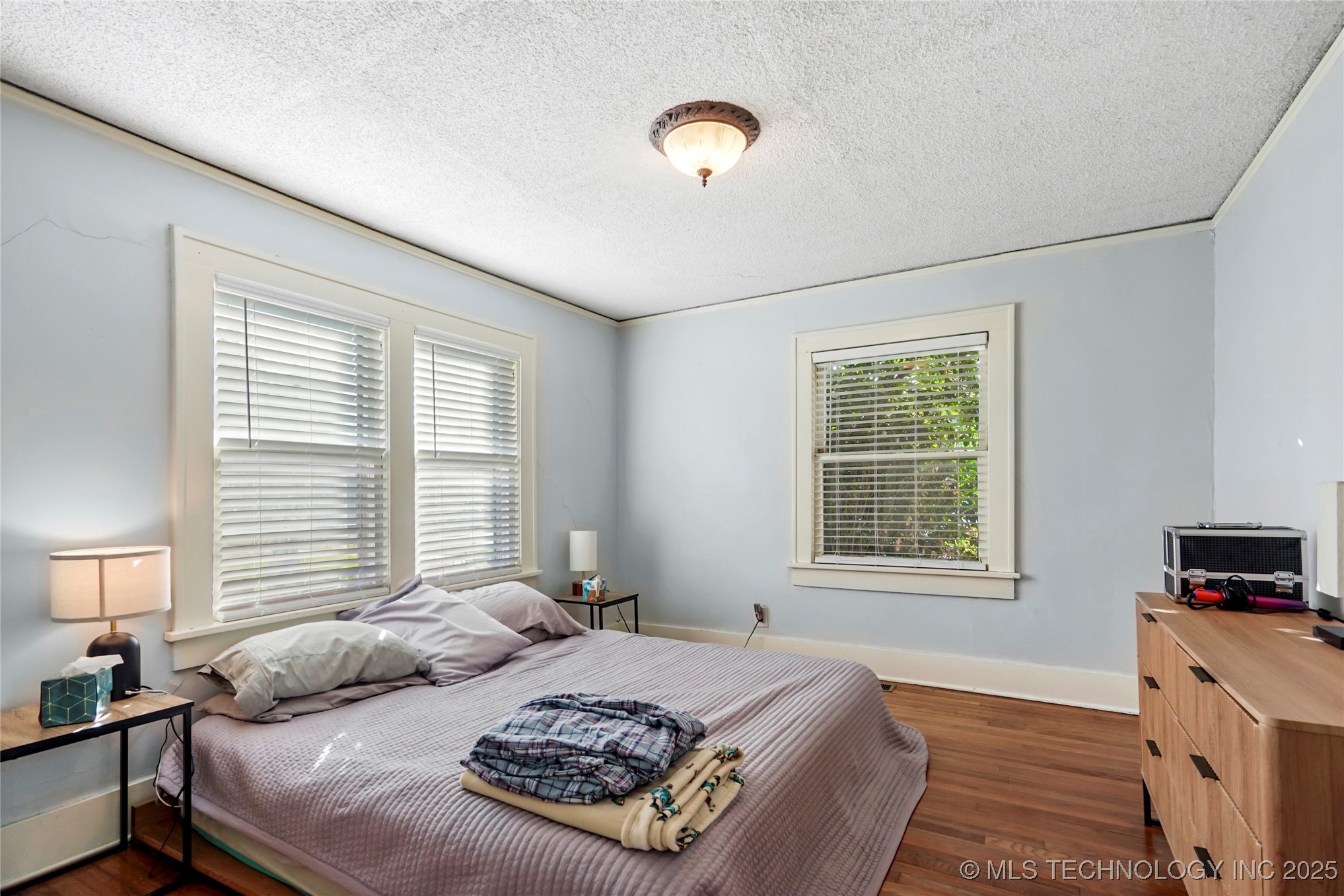 1715 S St Louis Avenue Property Photo 18