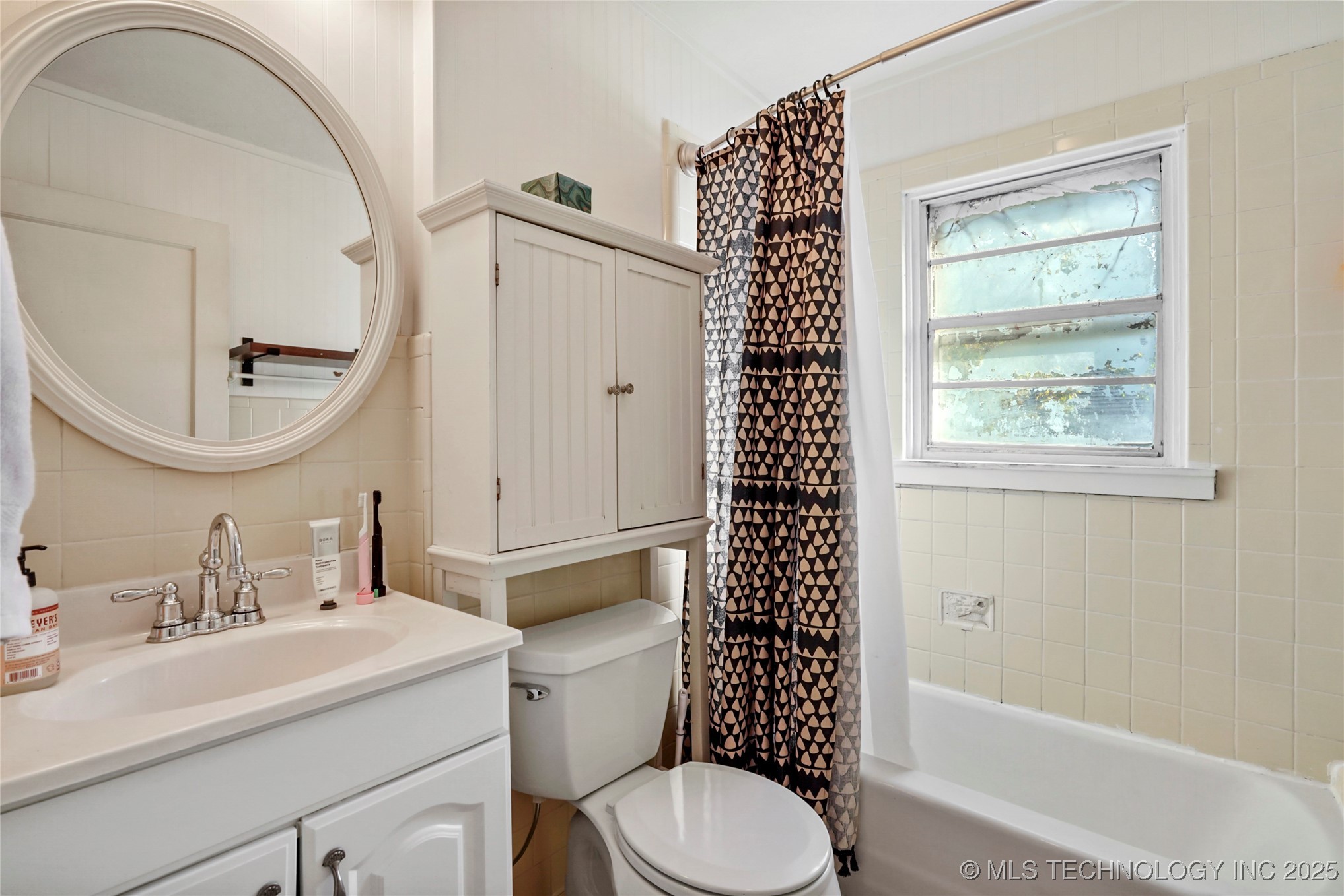 1715 S St Louis Avenue Property Photo 19