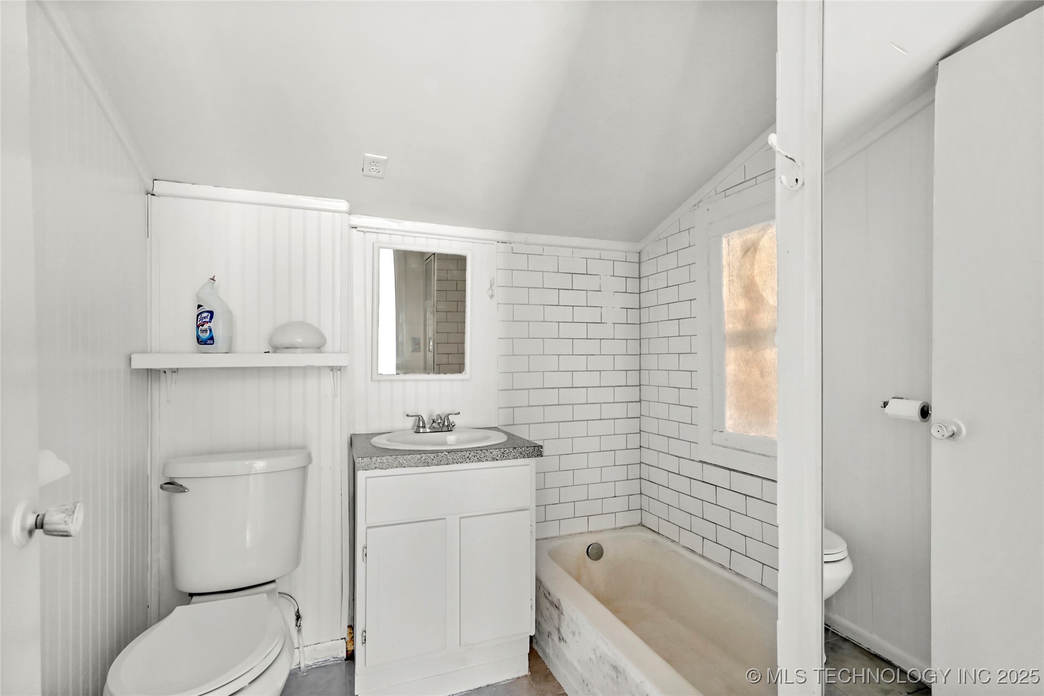 1715 S St Louis Avenue Property Photo 20