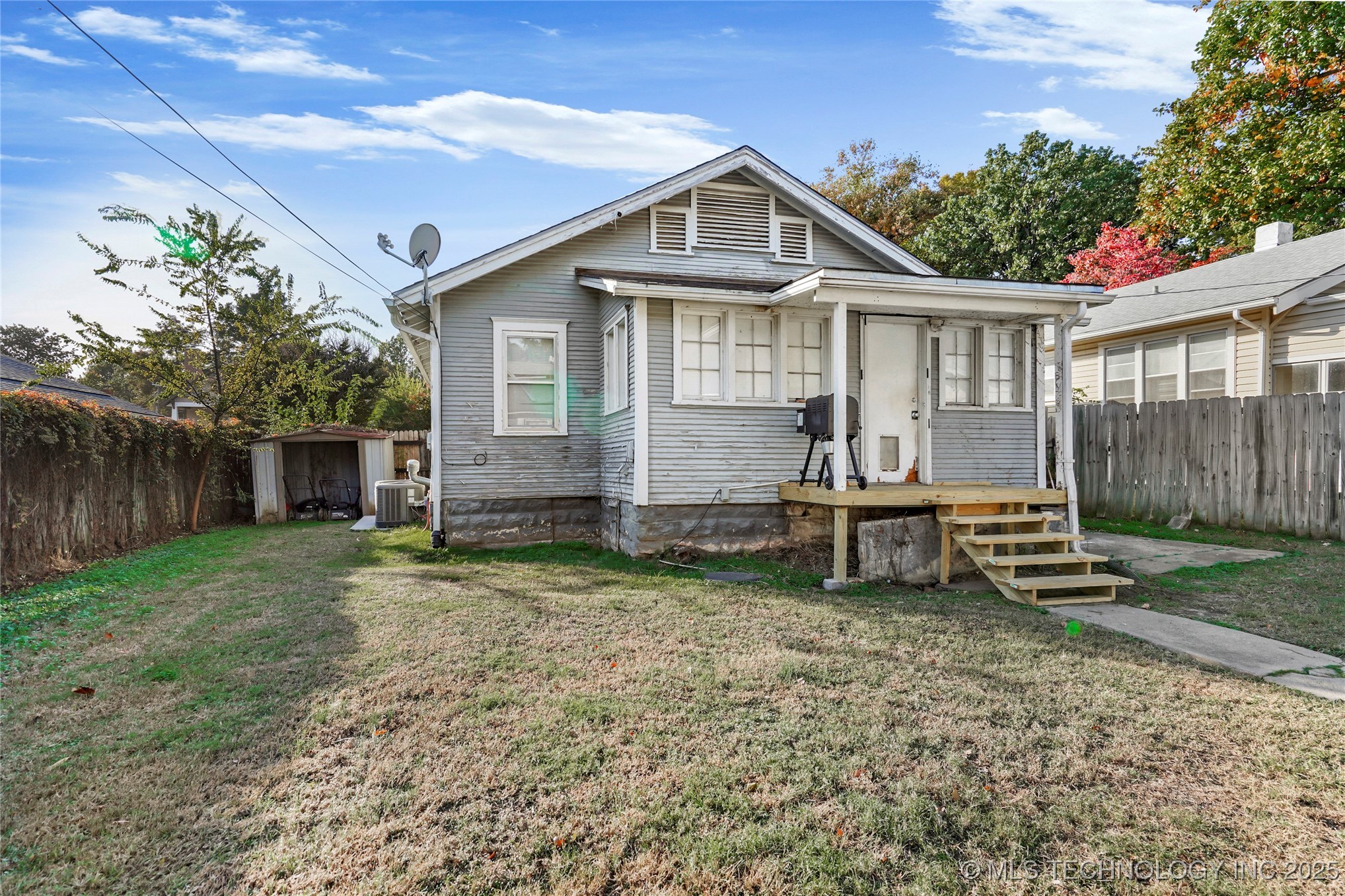 1715 S St Louis Avenue Property Photo 25