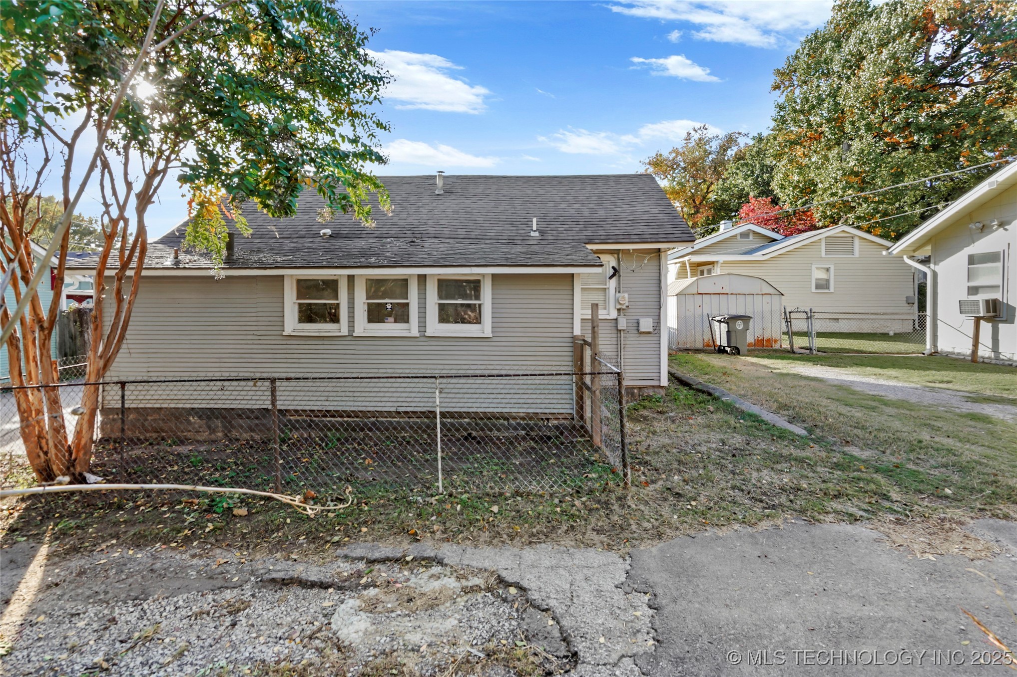 1715 S St Louis Avenue Property Photo 26