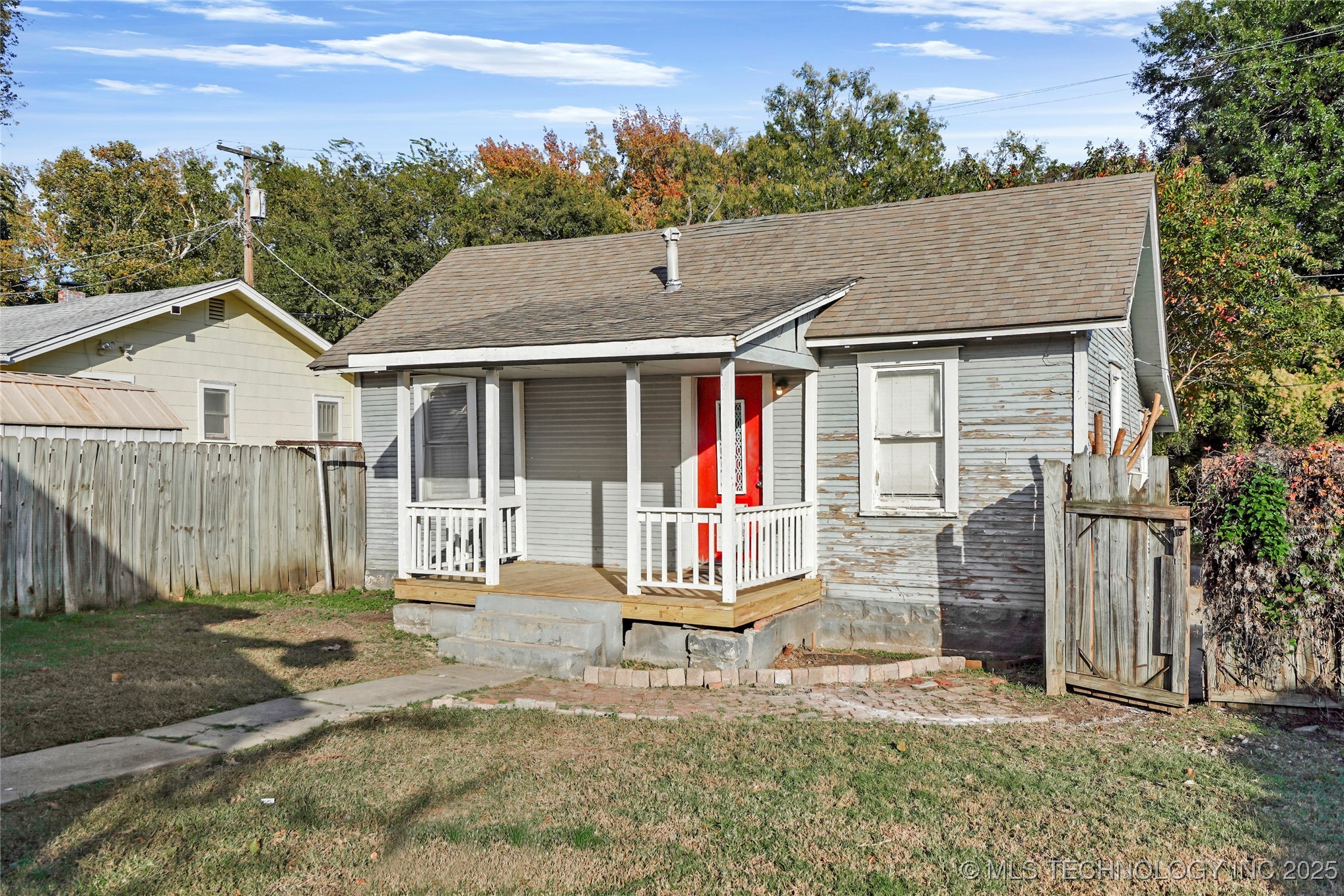 1715 S St Louis Avenue Property Photo 27