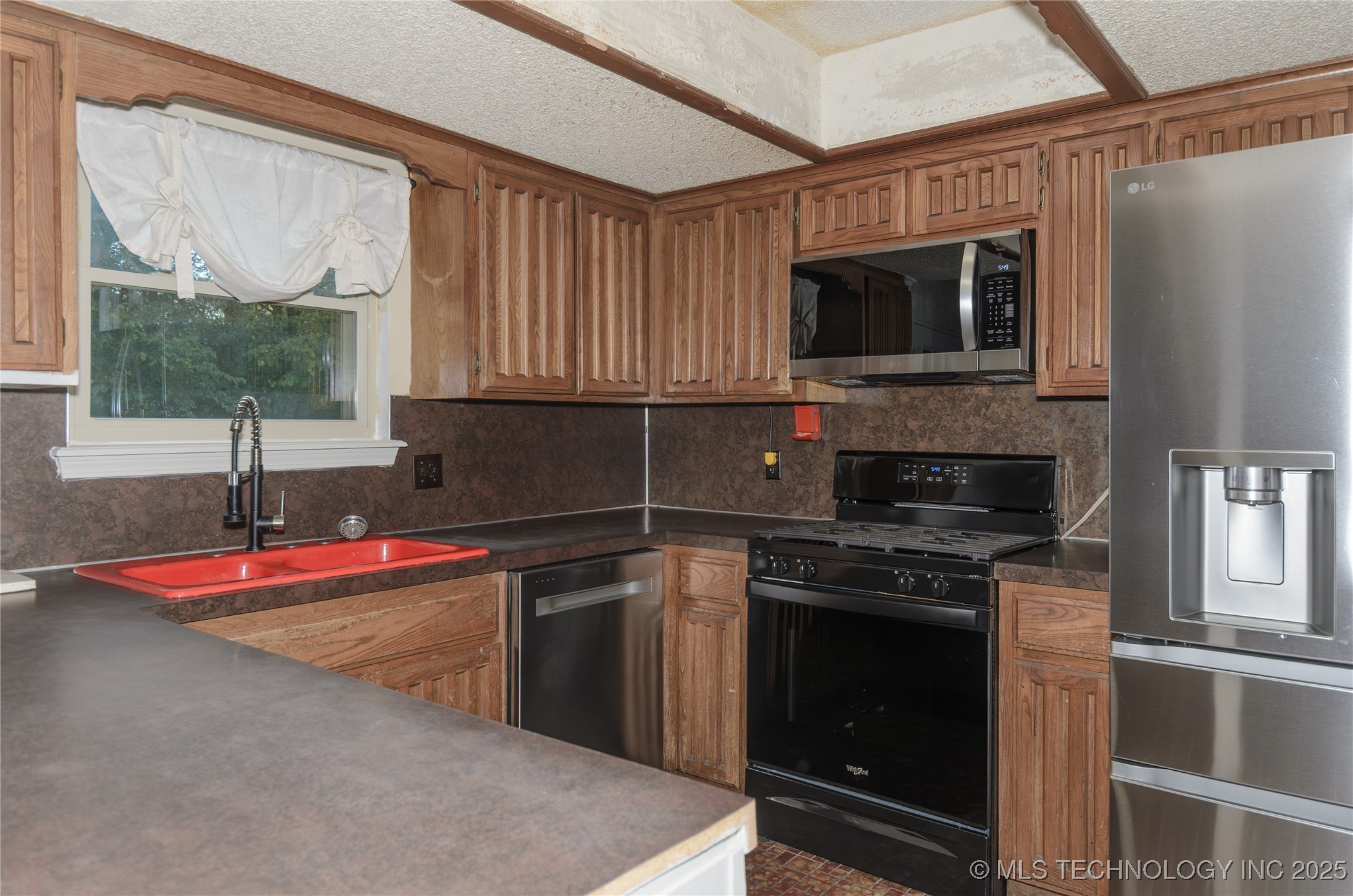 6137 S 219th East Avenue Property Photo 15