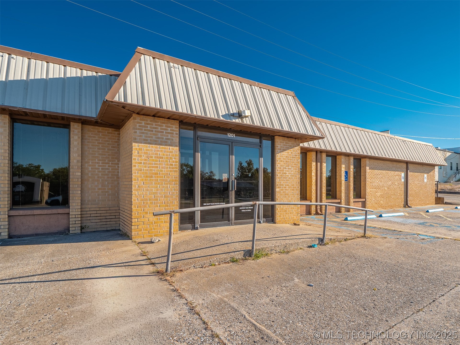 1201 E Wade Watts Property Photo 1