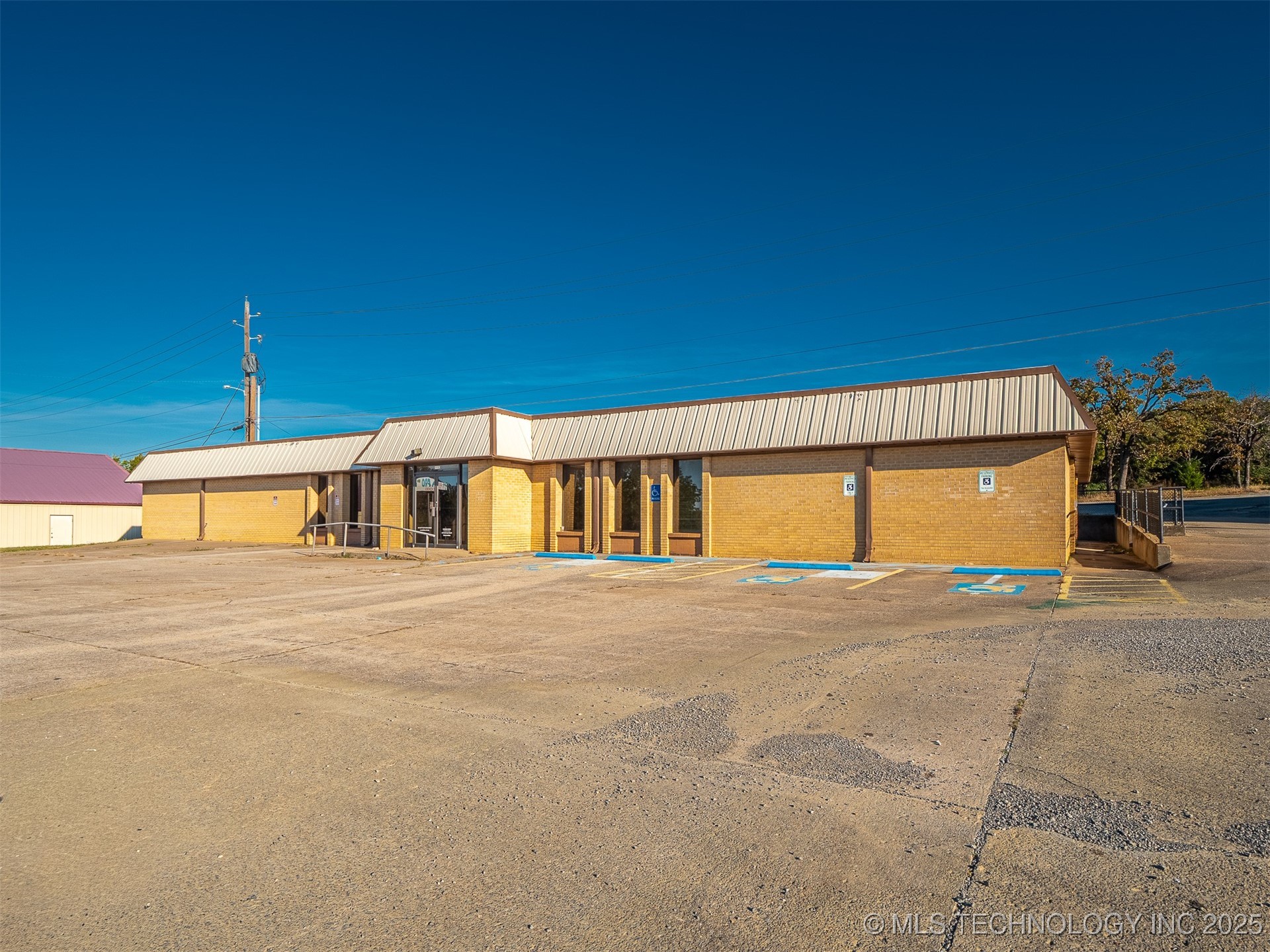 1201 E Wade Watts Property Photo 2