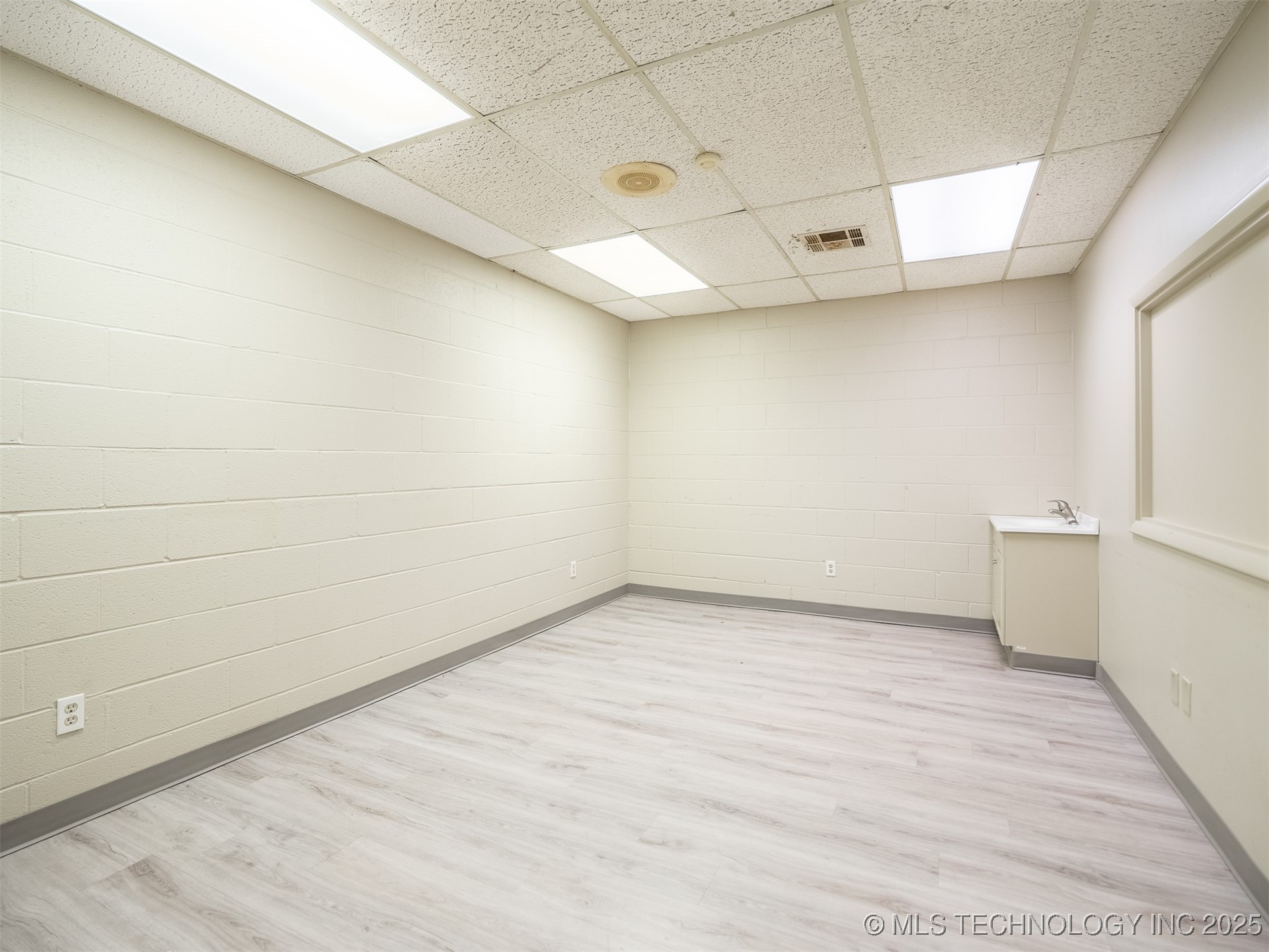 1201 E Wade Watts Property Photo 10