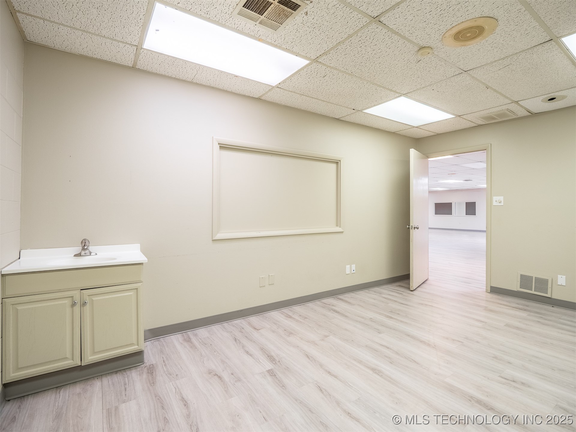 1201 E Wade Watts Property Photo 11