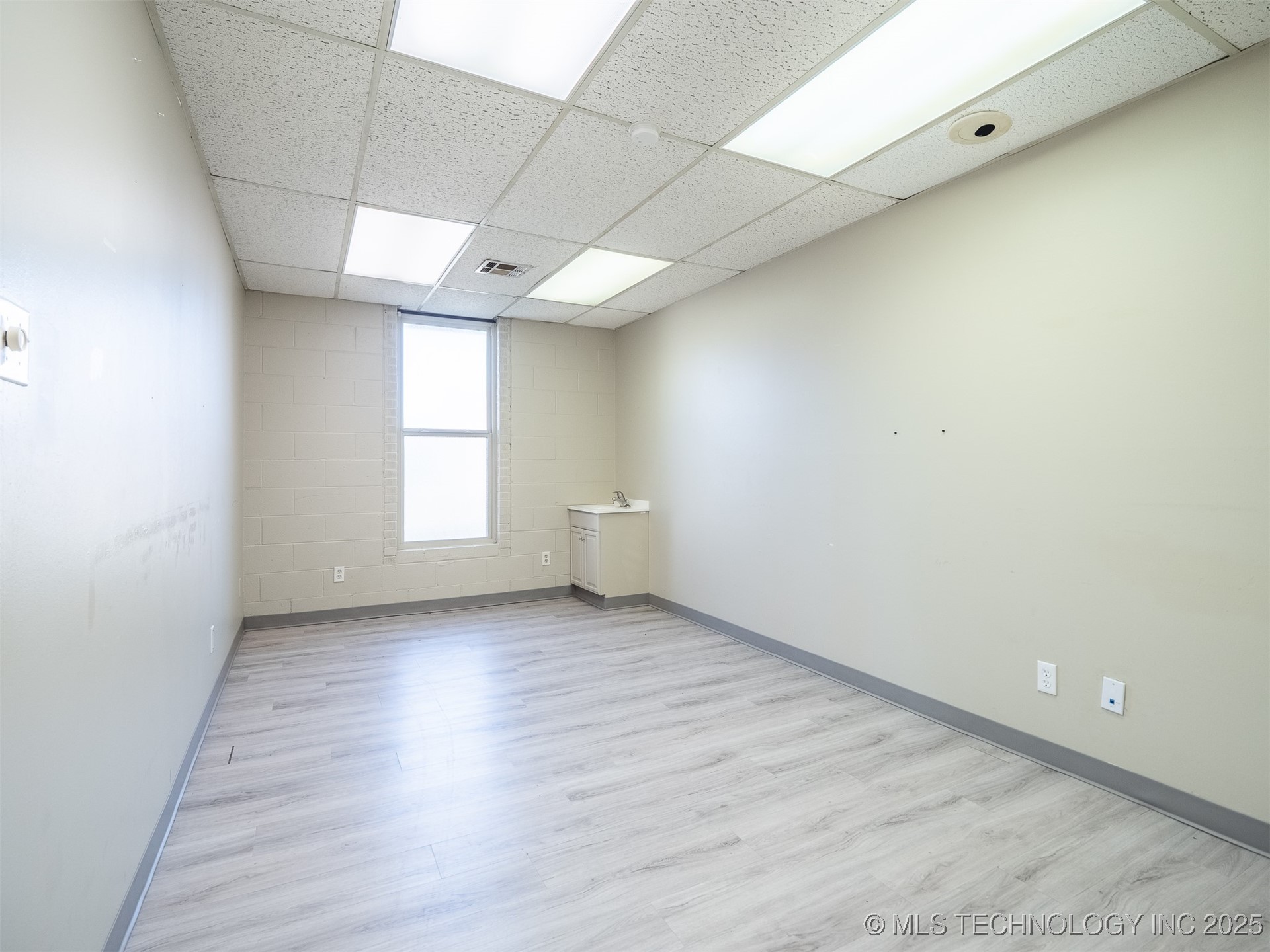 1201 E Wade Watts Property Photo 15