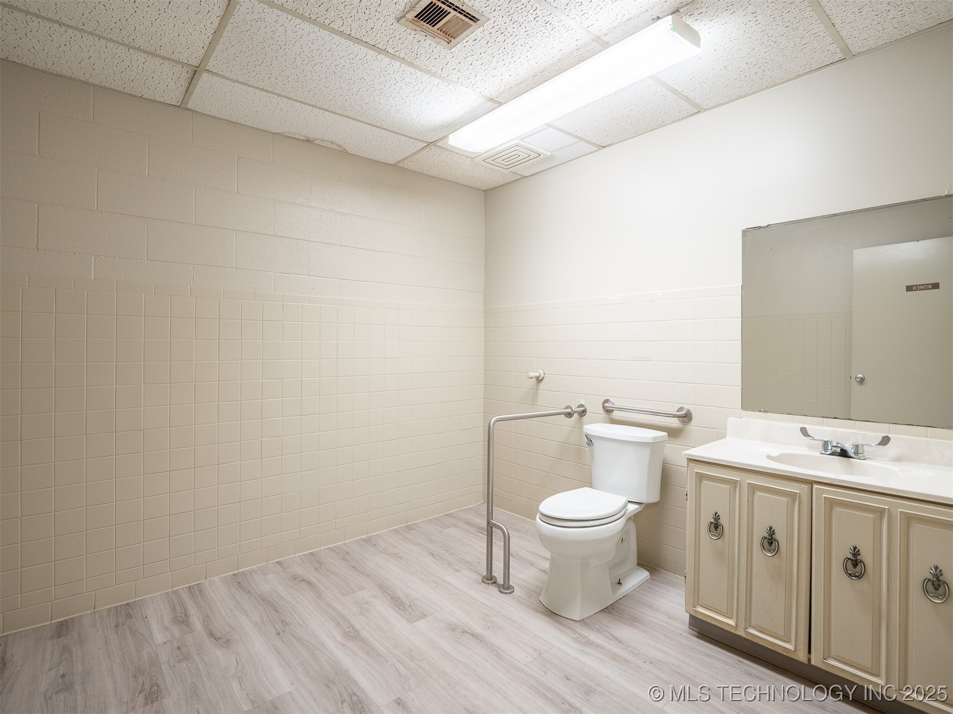 1201 E Wade Watts Property Photo 24