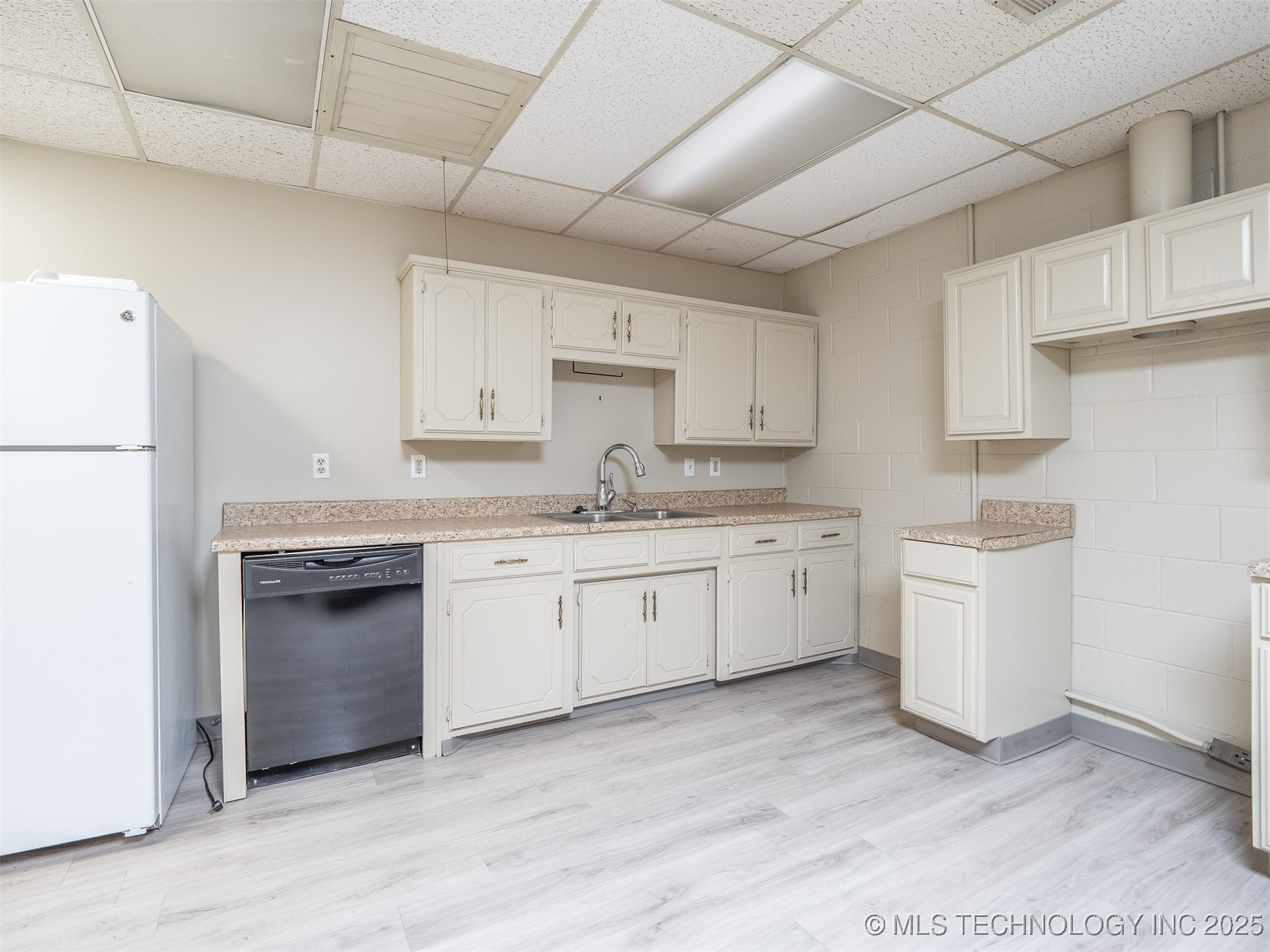 1201 E Wade Watts Property Photo 35