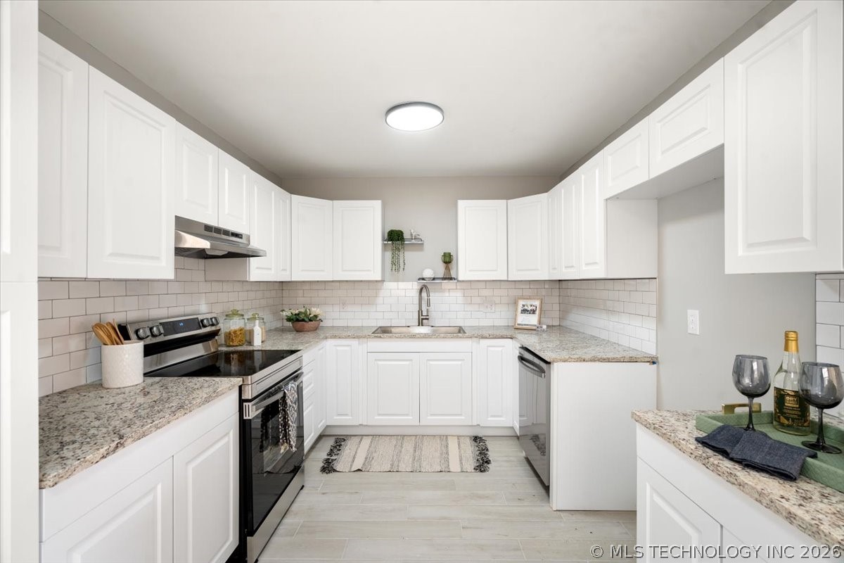 10918 E 28th Place Property Photo 4