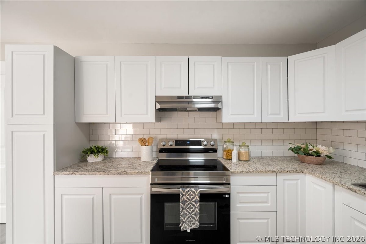 10918 E 28th Place Property Photo 5