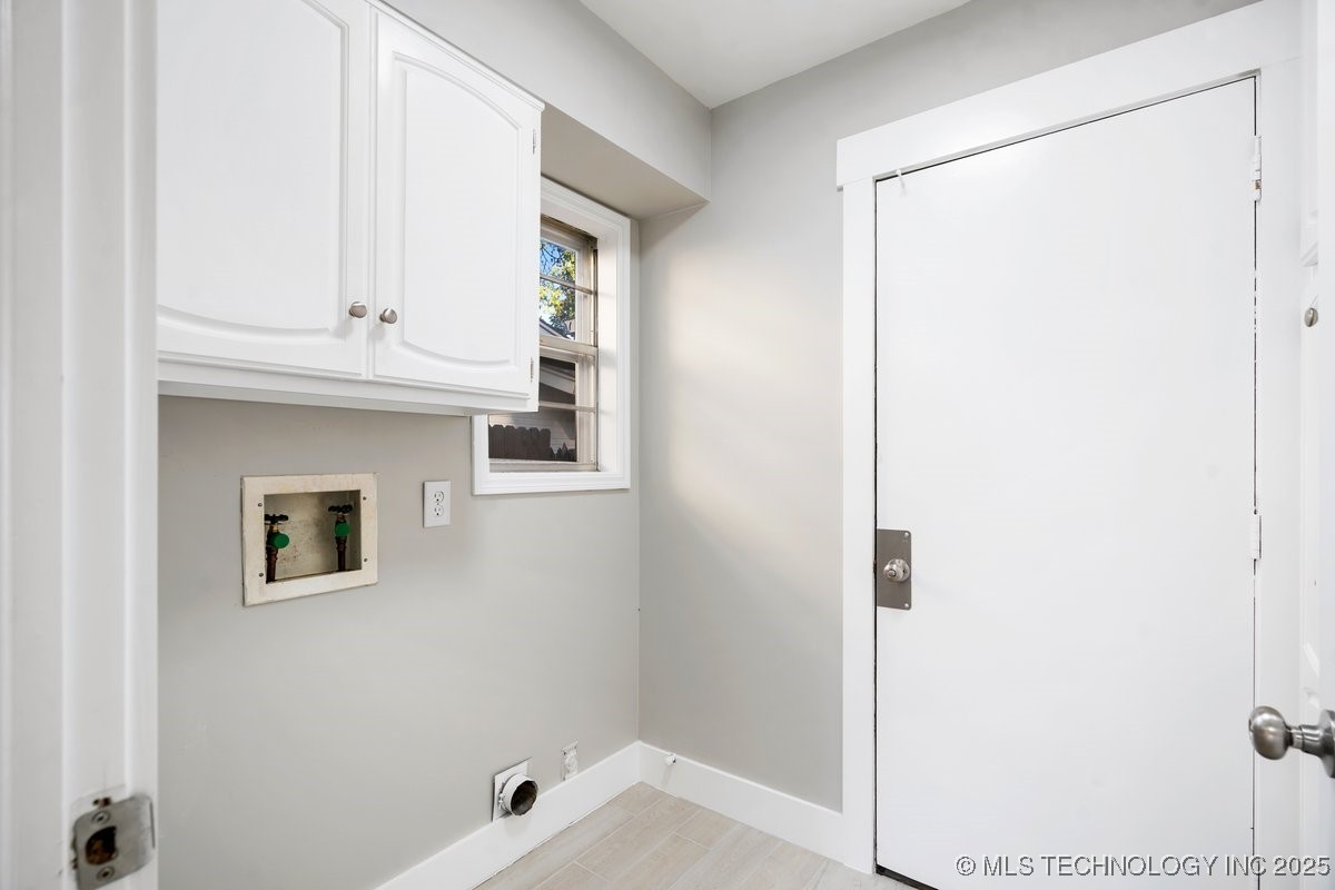 10918 E 28th Place Property Photo 11