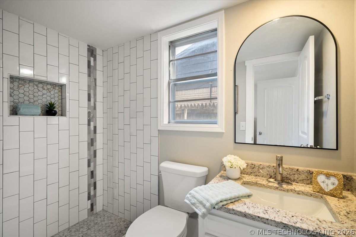 10918 E 28th Place Property Photo 13