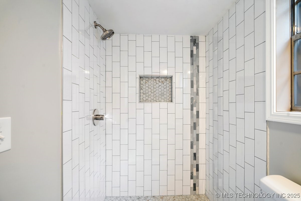 10918 E 28th Place Property Photo 14