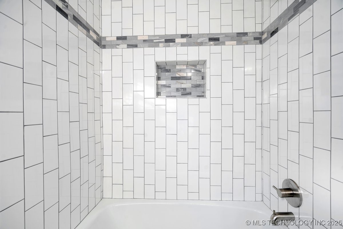 10918 E 28th Place Property Photo 17