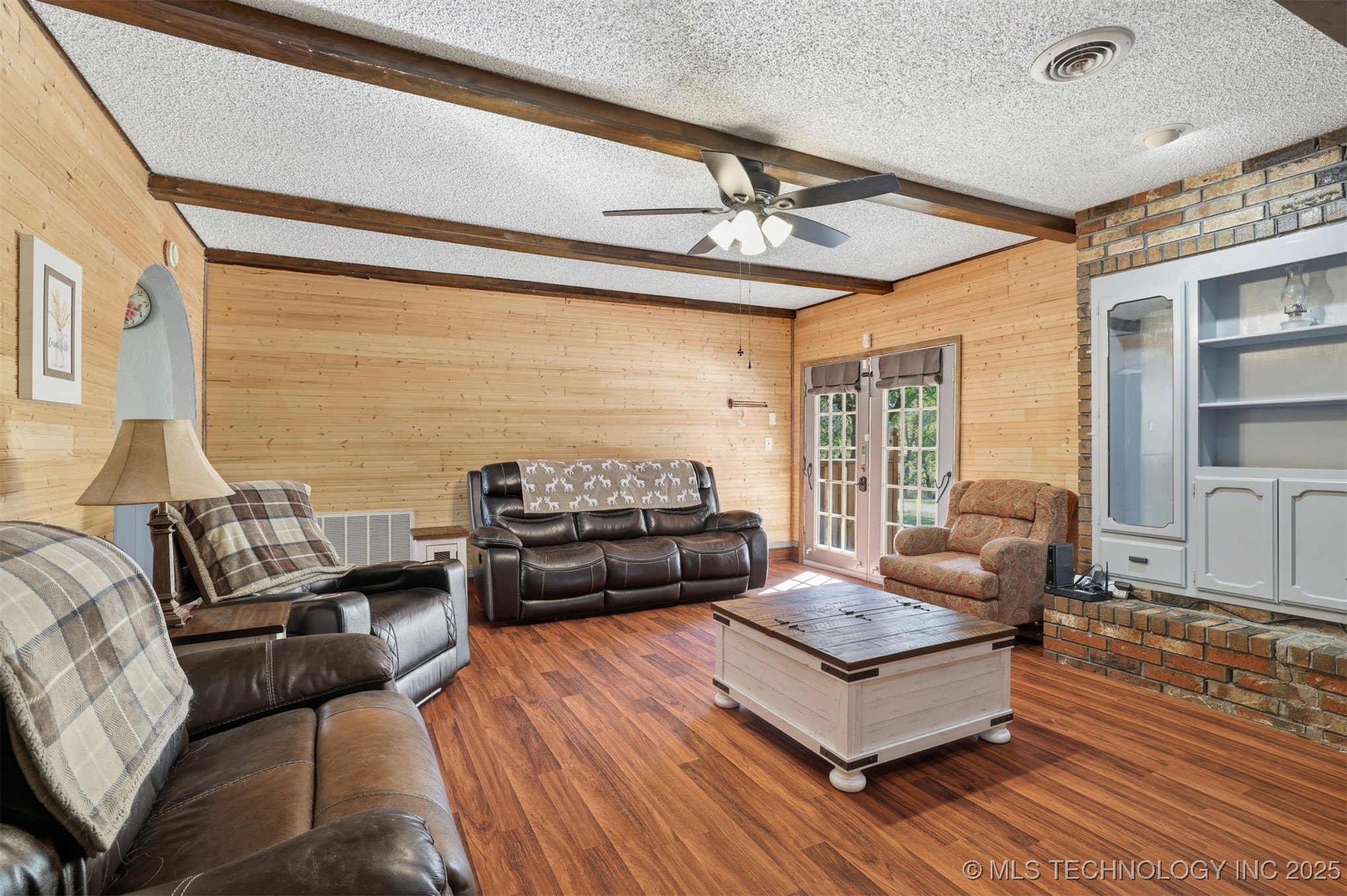 4042 3rd Ne Property Photo 6