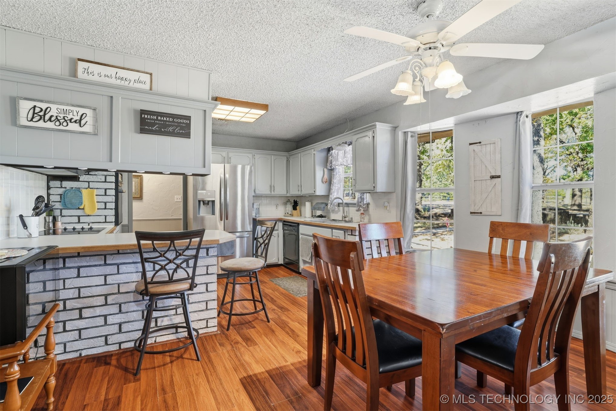 4042 3rd Ne Property Photo 8