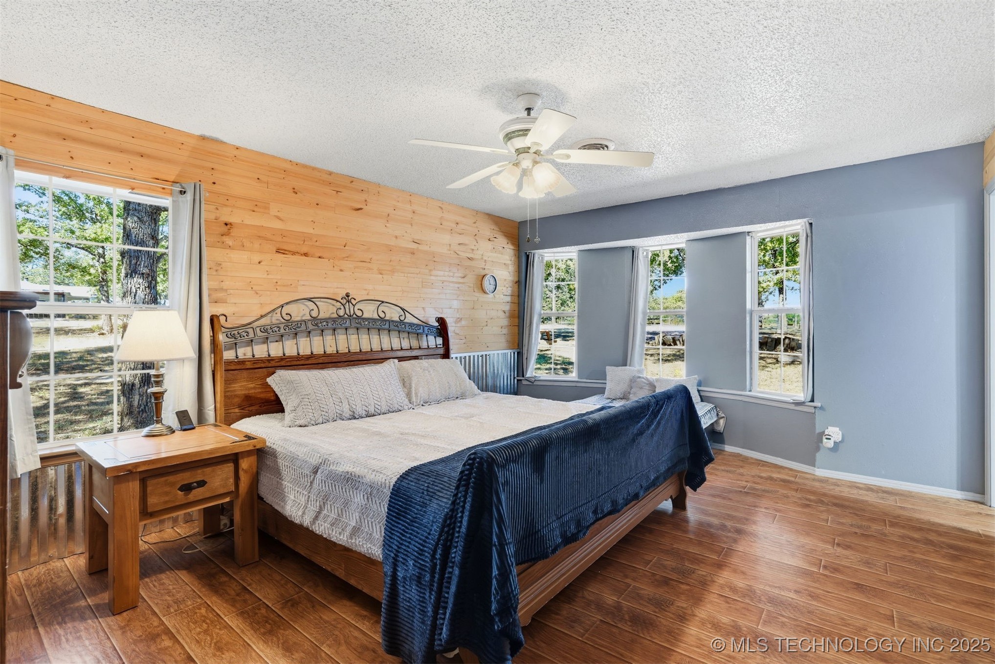 4042 3rd Ne Property Photo 11