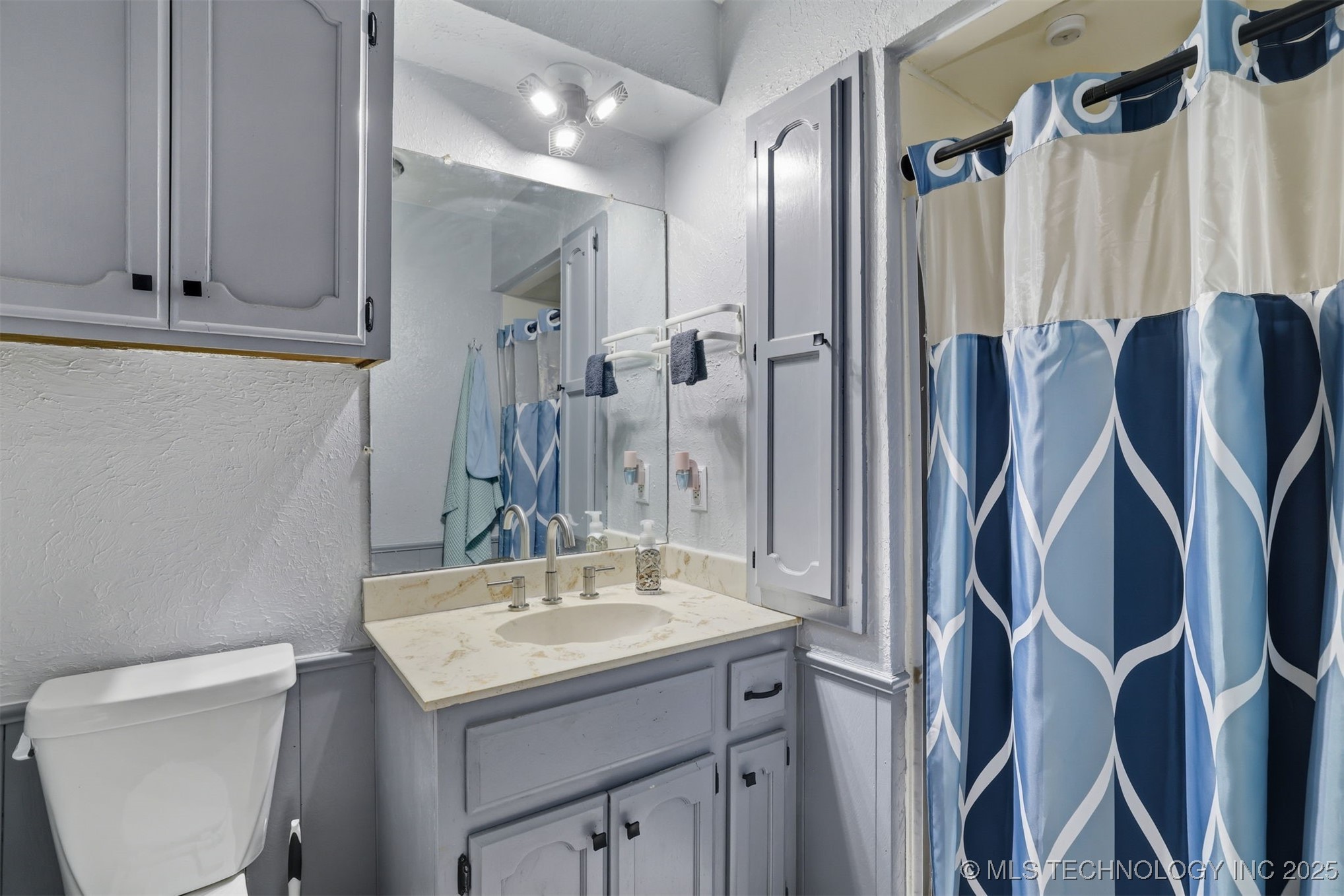 4042 3rd Ne Property Photo 13