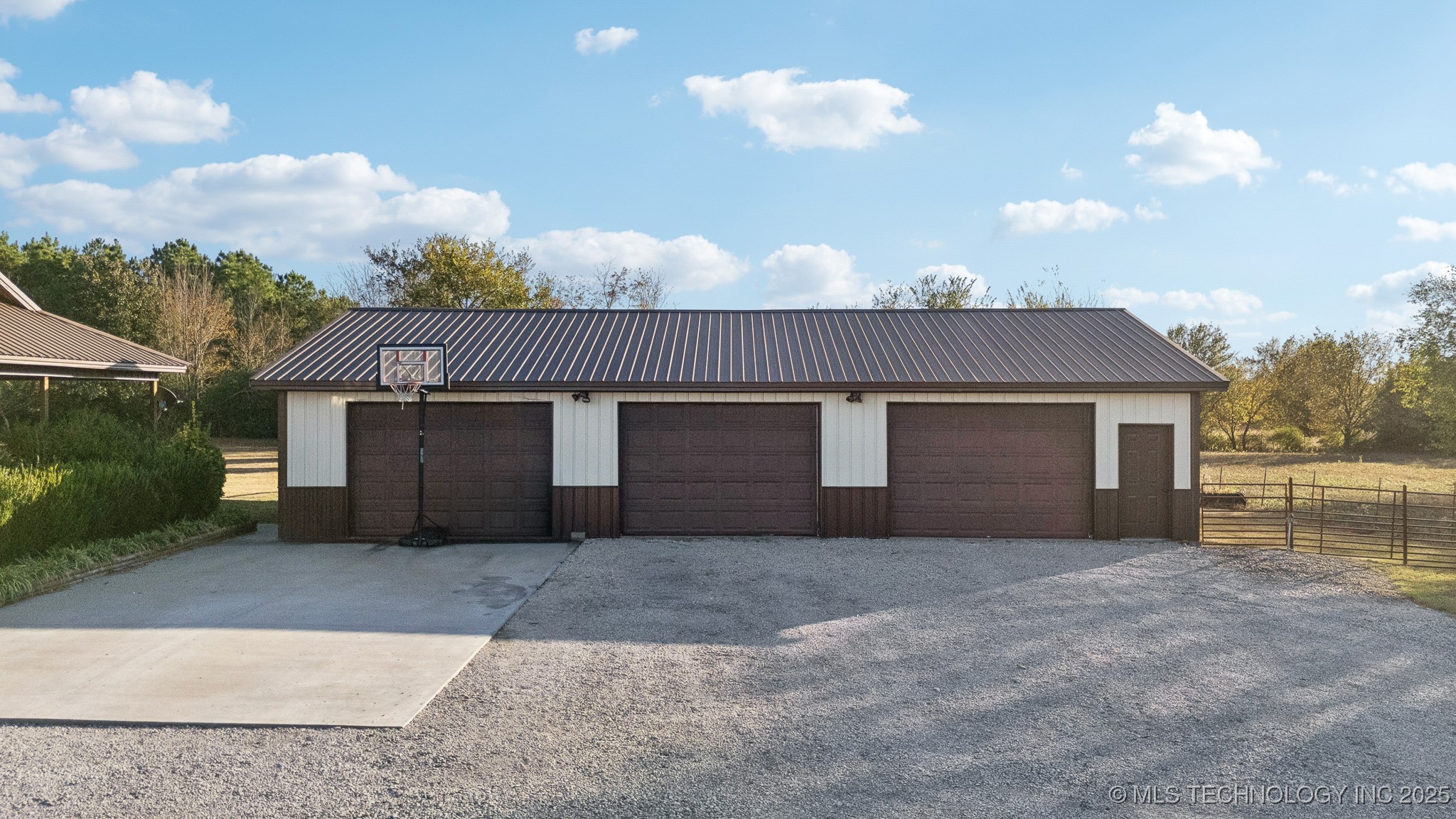 19300 E 590 Road Property Photo 3