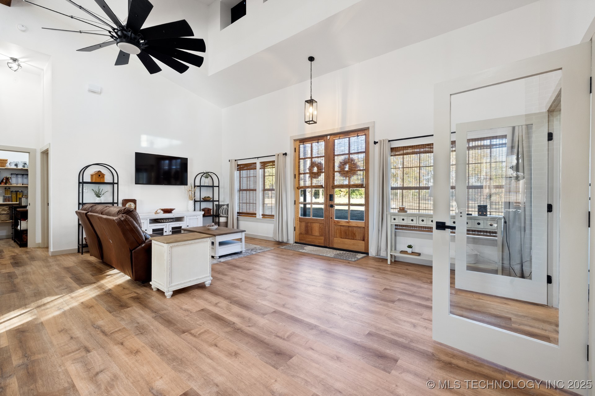 986 N 4430 Road Property Photo 5