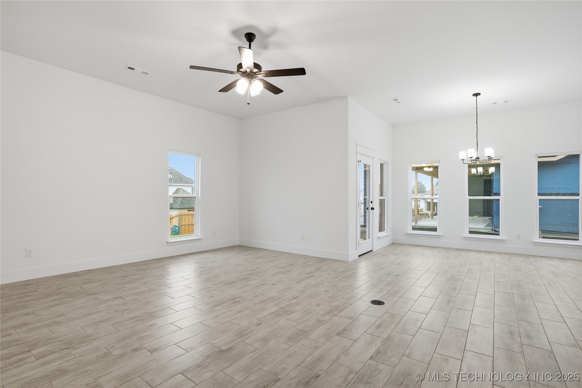 2069 E 130th Street S Property Photo 9