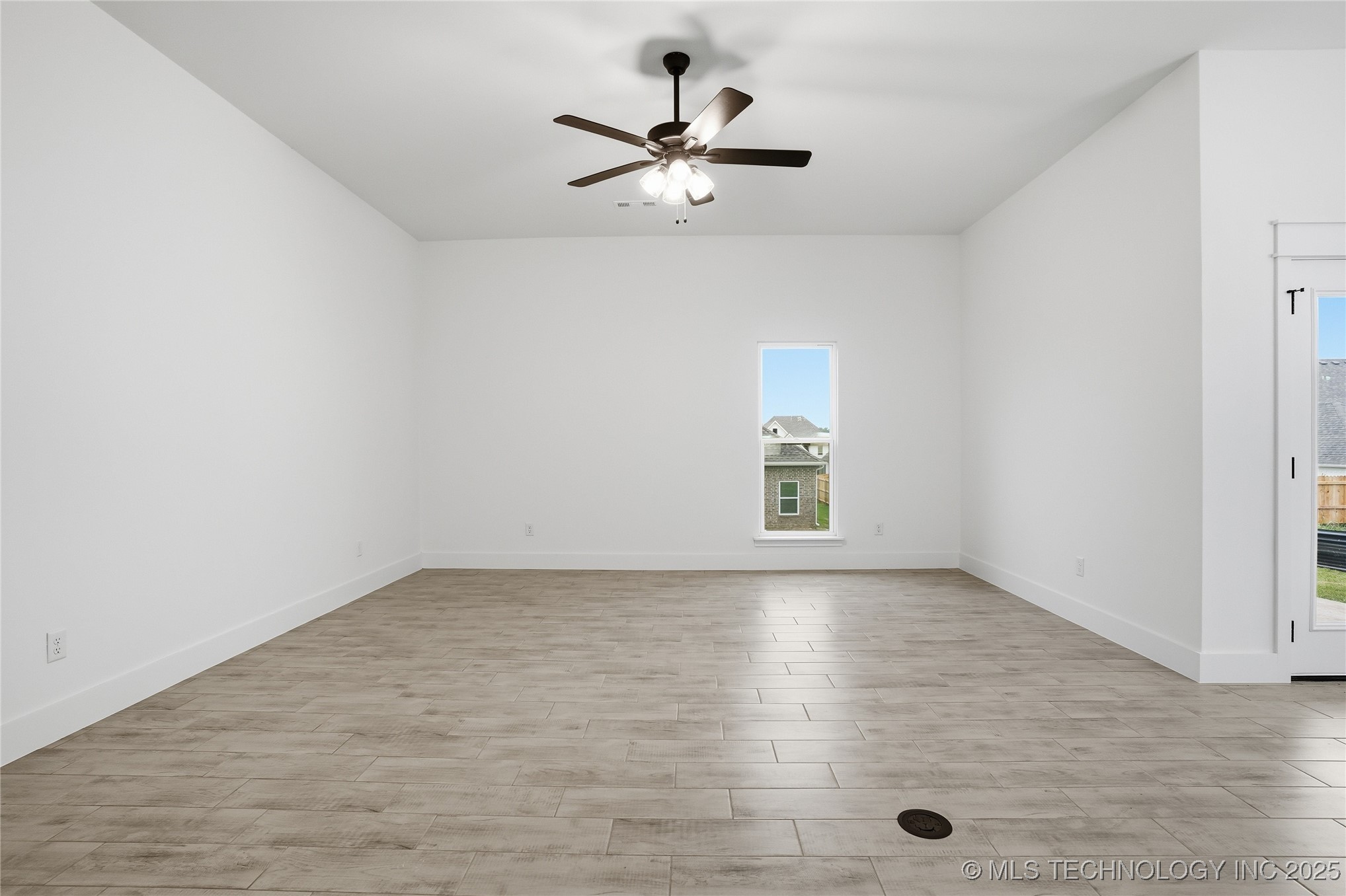 2069 E 130th Street S Property Photo 10